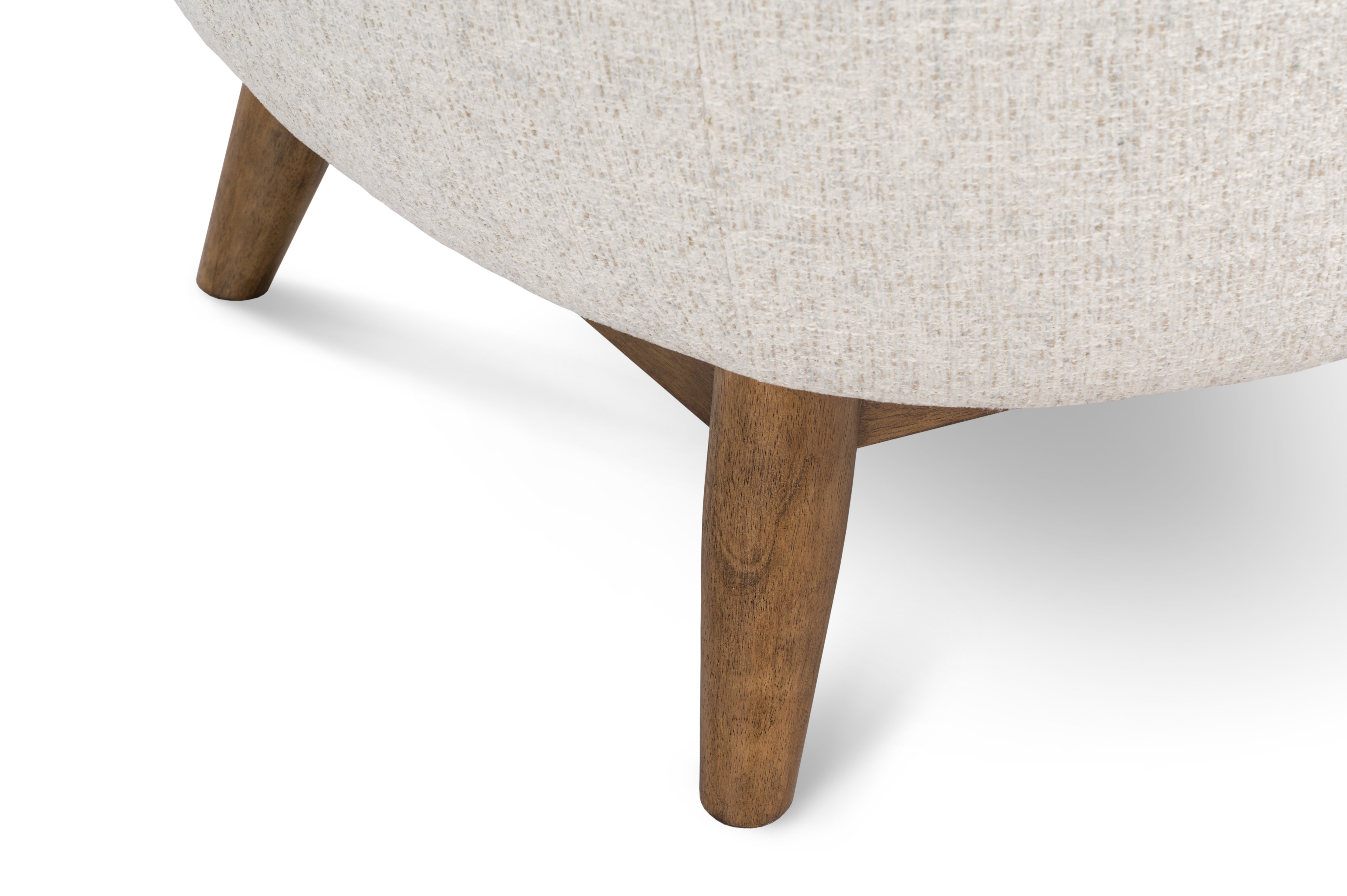 Gestoffeerde fauteuil BENTON met houten basis