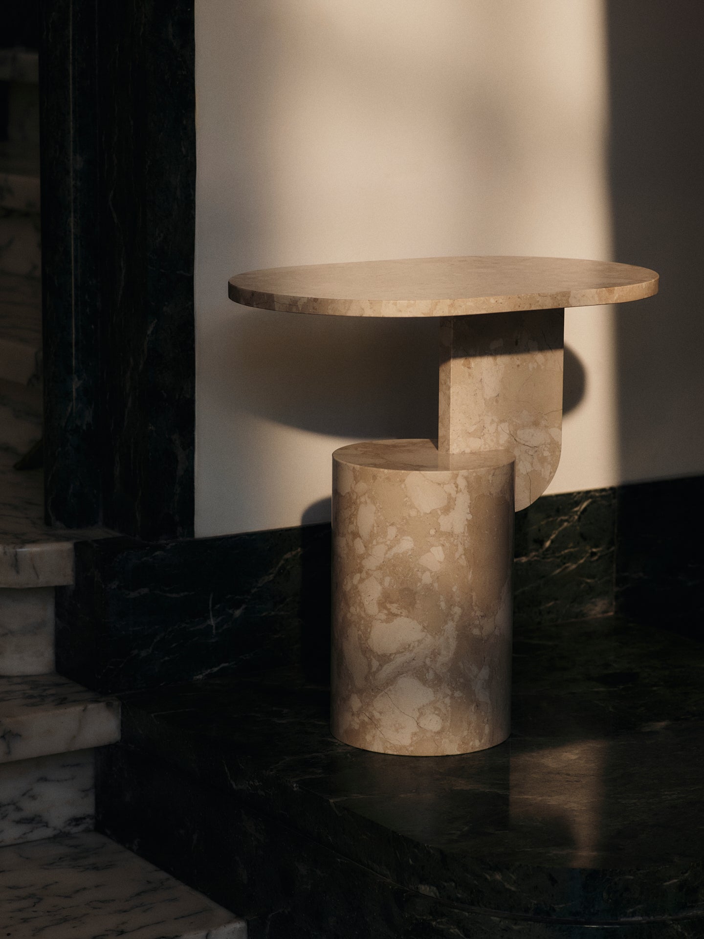 INSERT side table beige marble
