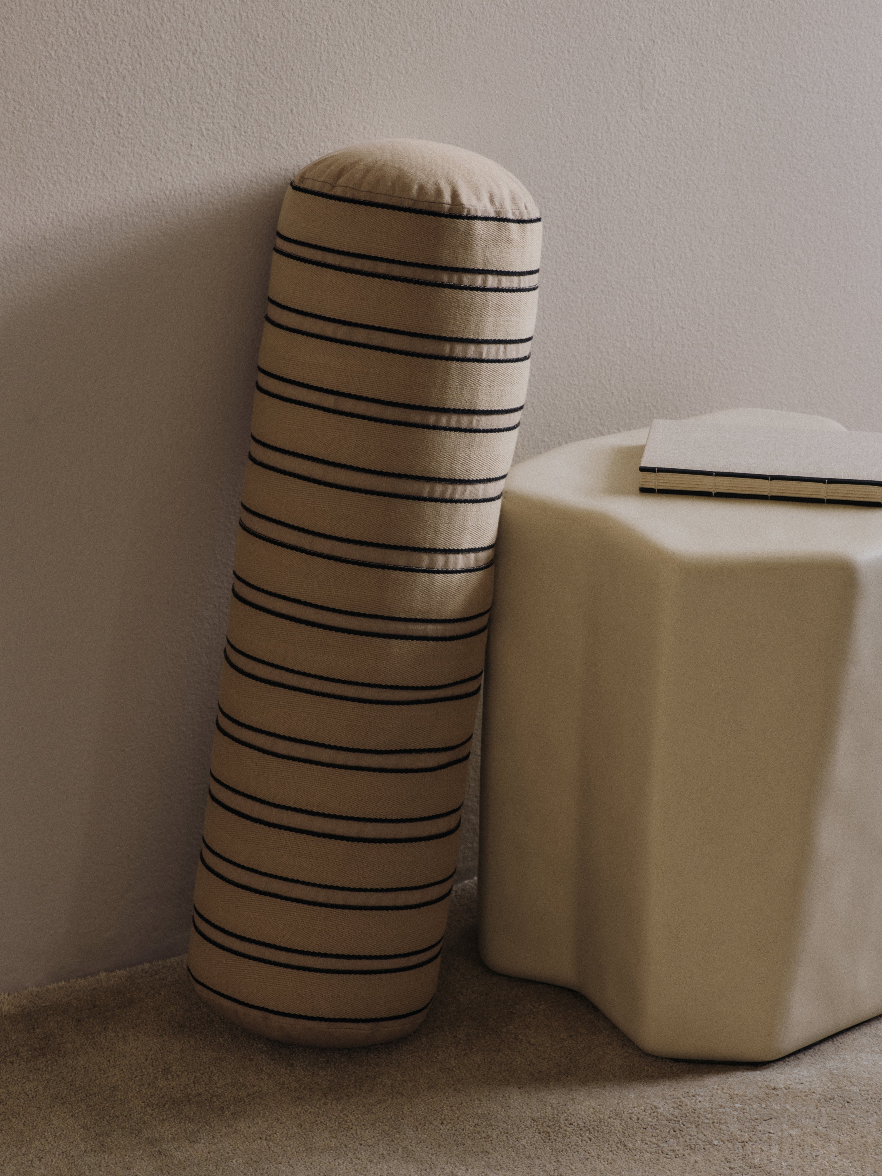 Kissen TWILL beige mit Schwarz