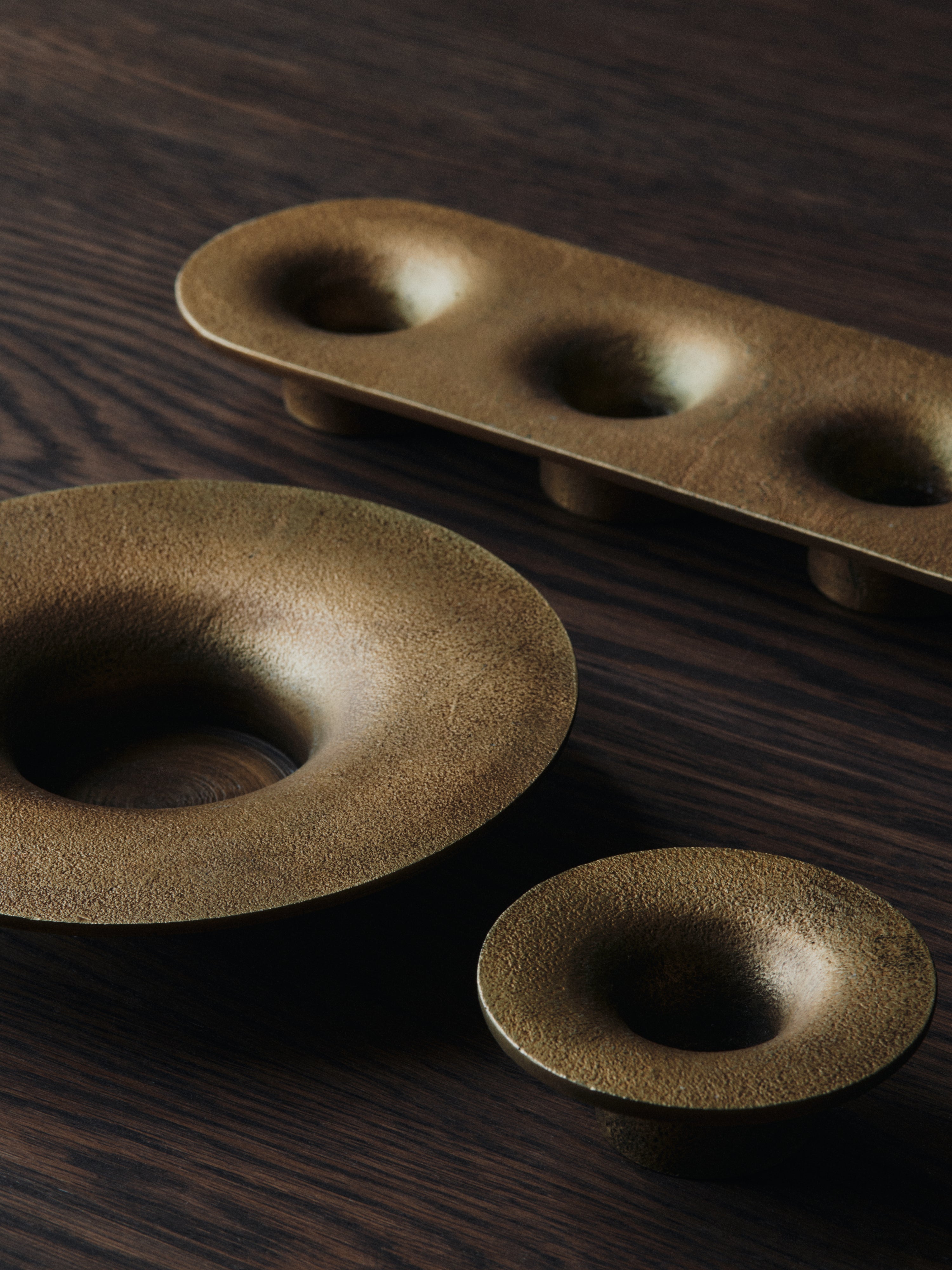 Vierteiliger Kerzenhalter SOOTHE mit messingfarbener Oberfläche