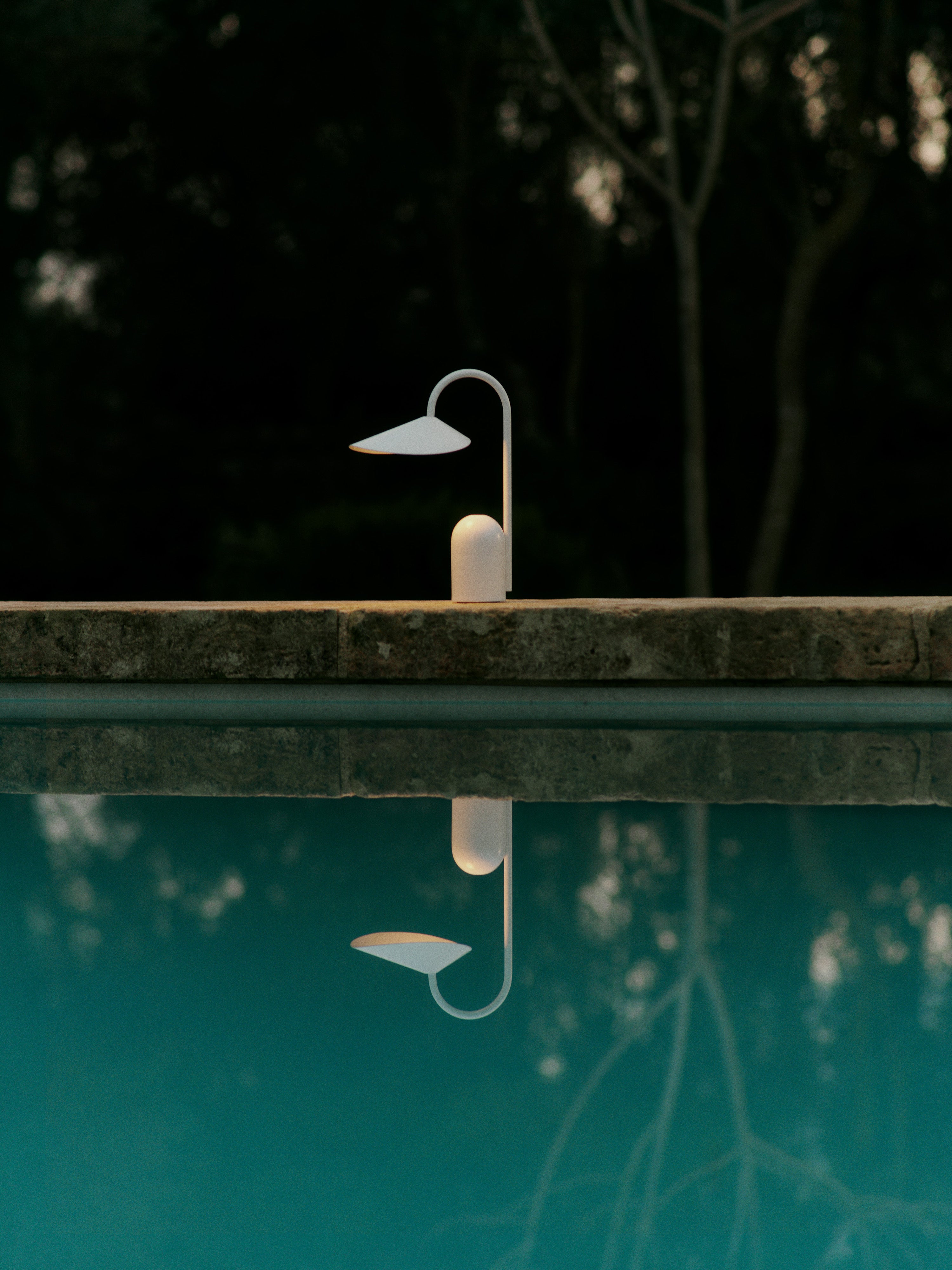 Draagbare lamp ARUM wit