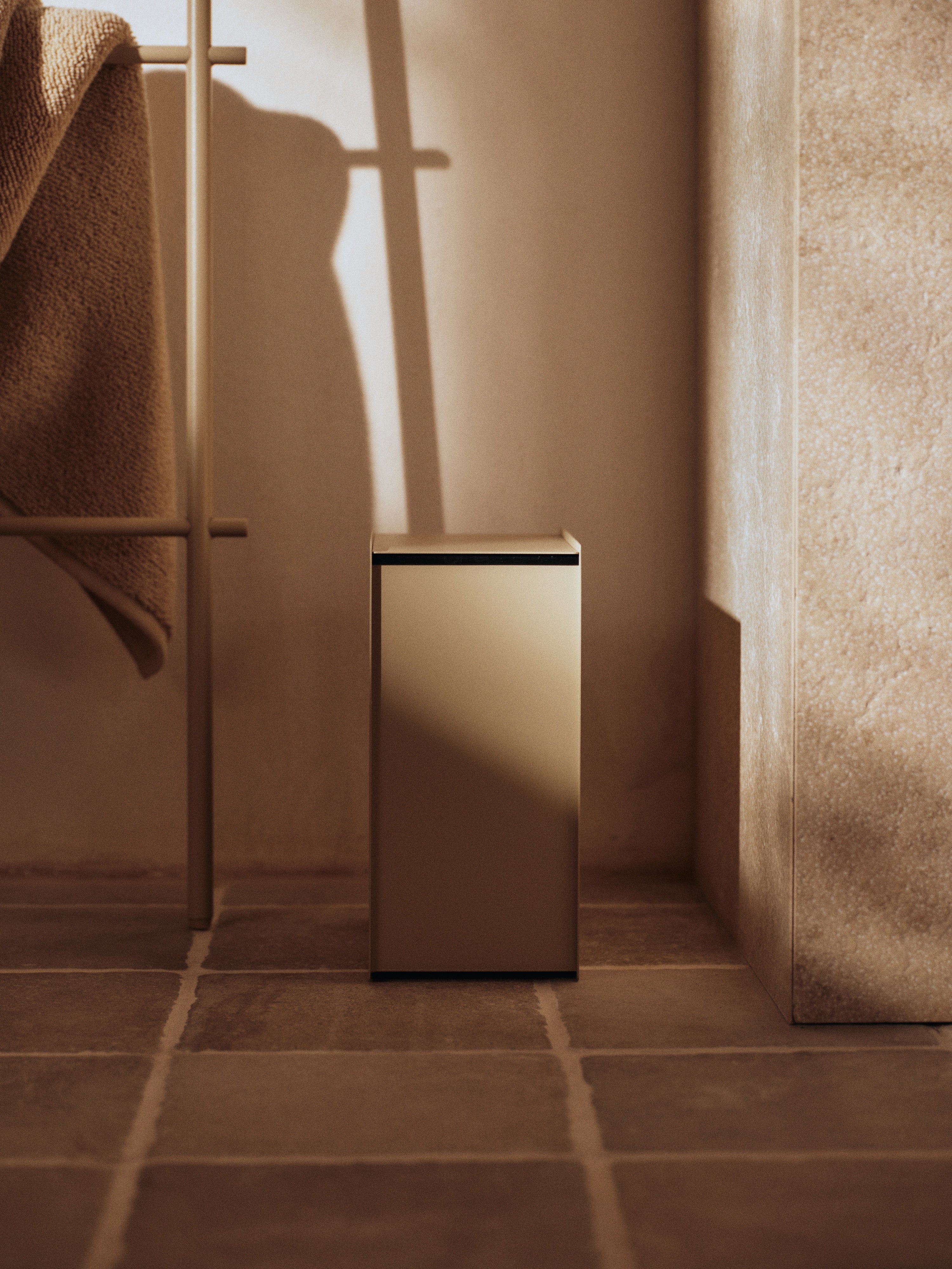 SAMA Beige Trash Can