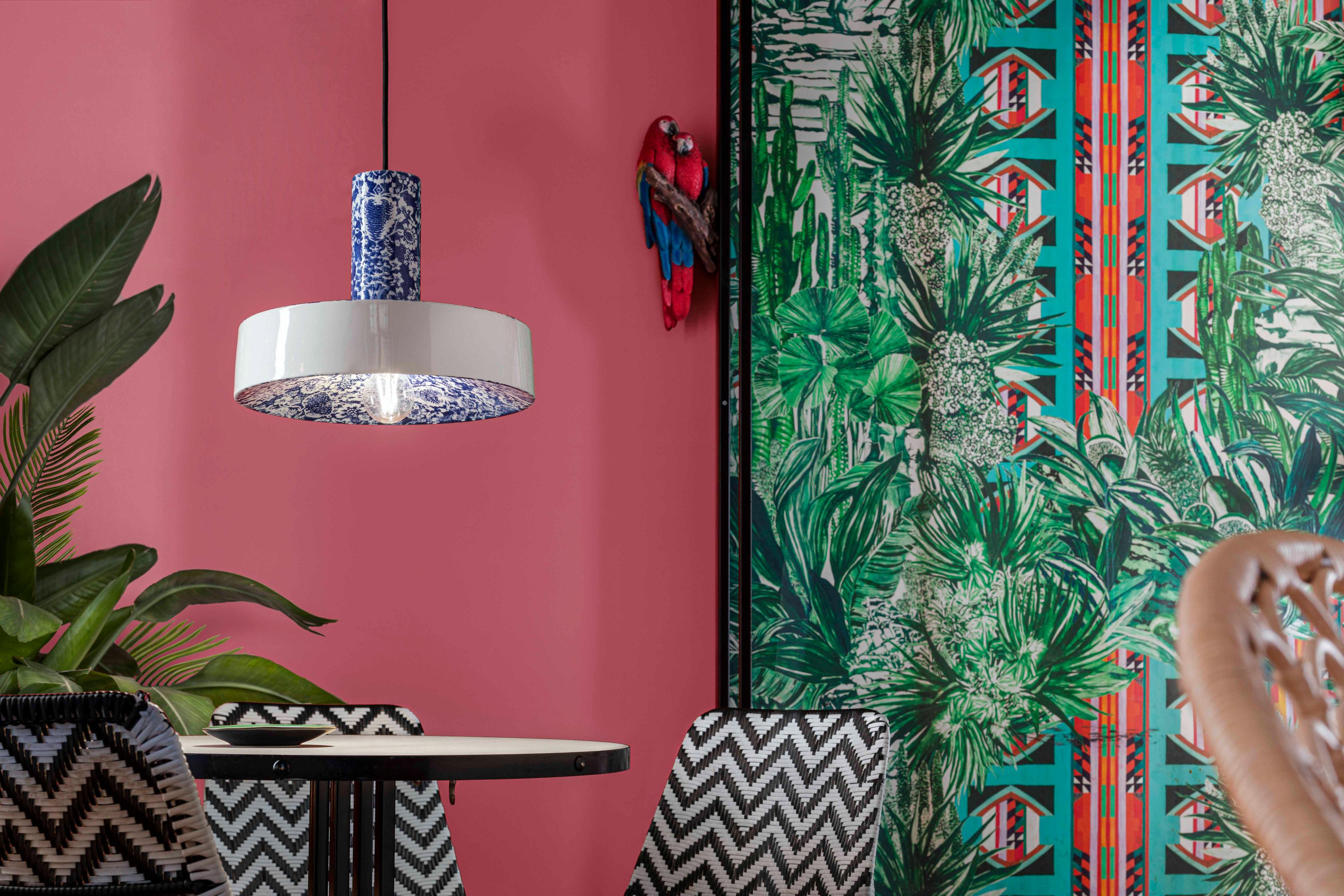 Hanglamp van keramiek PI met rode bloemen