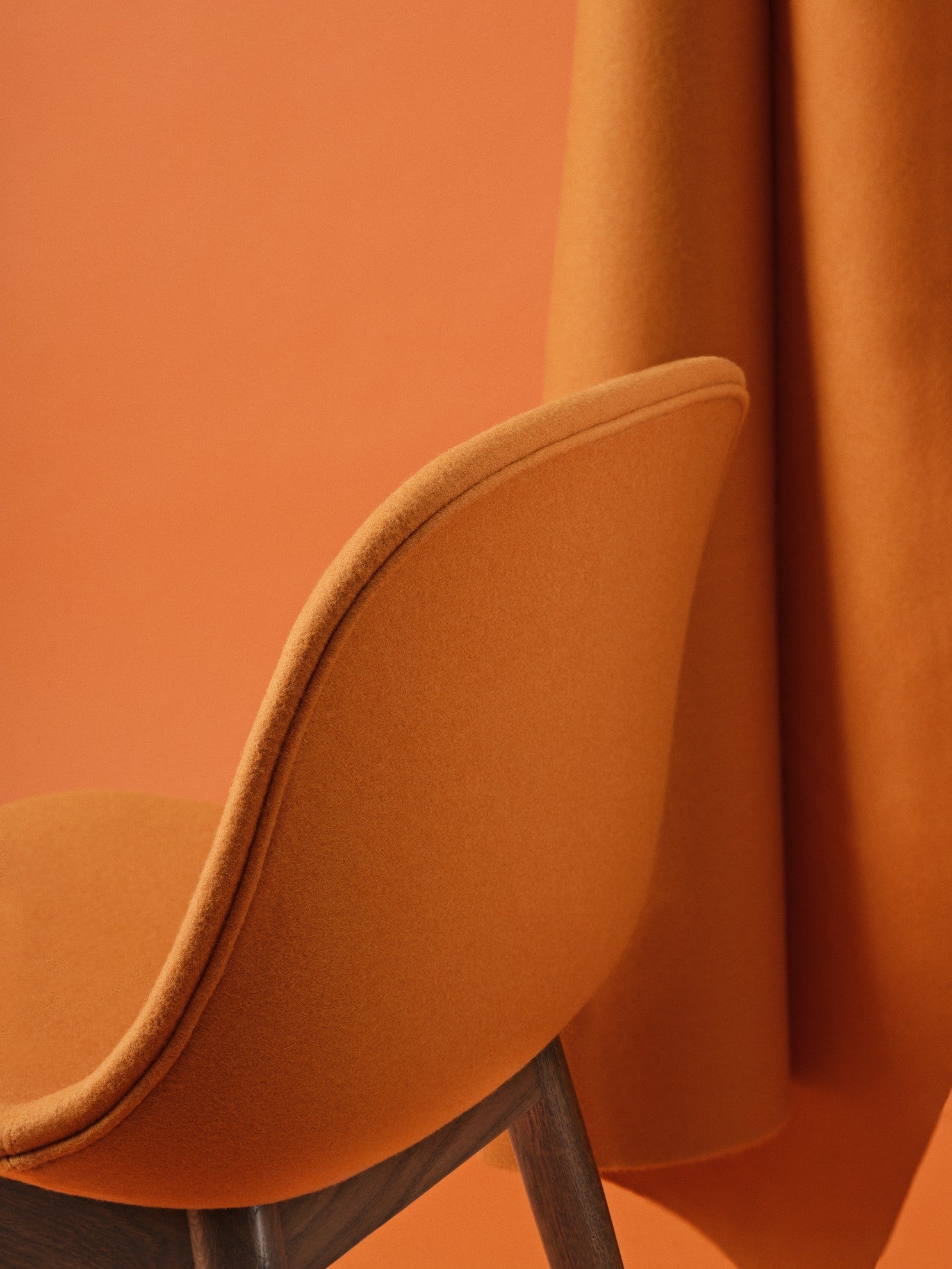 Gepersonaliseerde FIBER stoel met houten basis