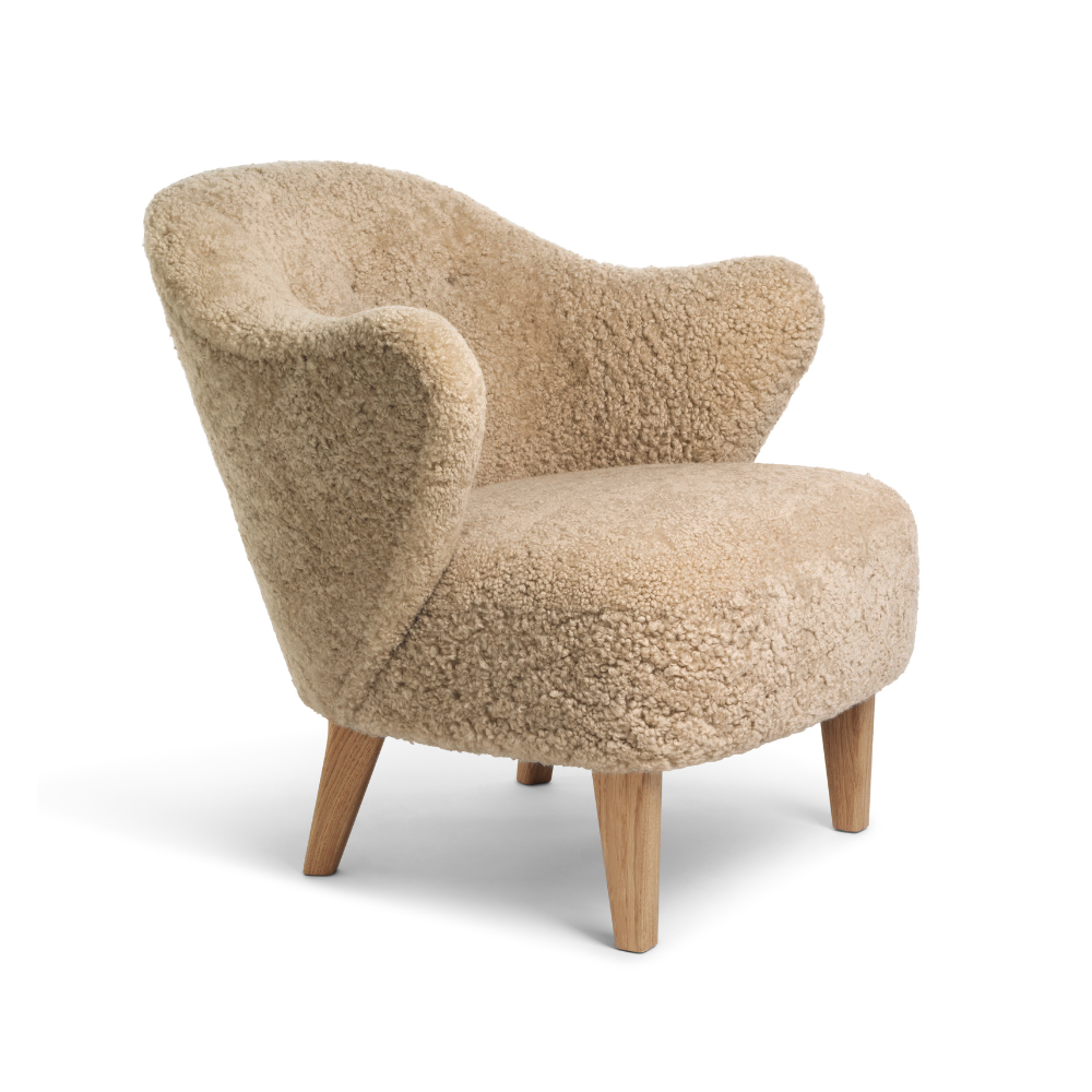 Fauteuil INGEBORG beige schapenleer met eiken basis