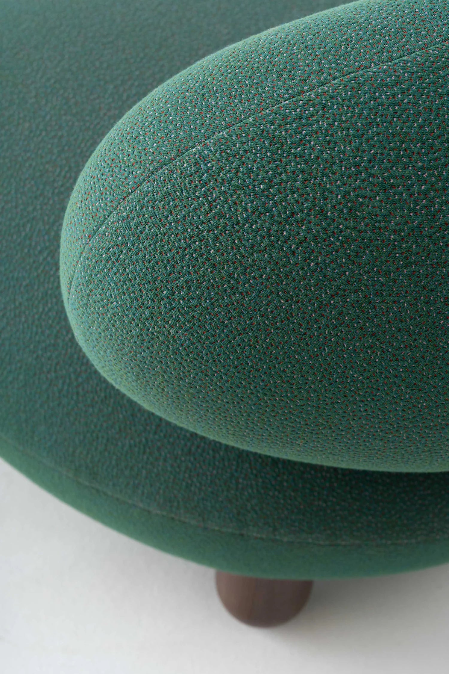 Polsterstuhl FLOCK mit Holzgestell