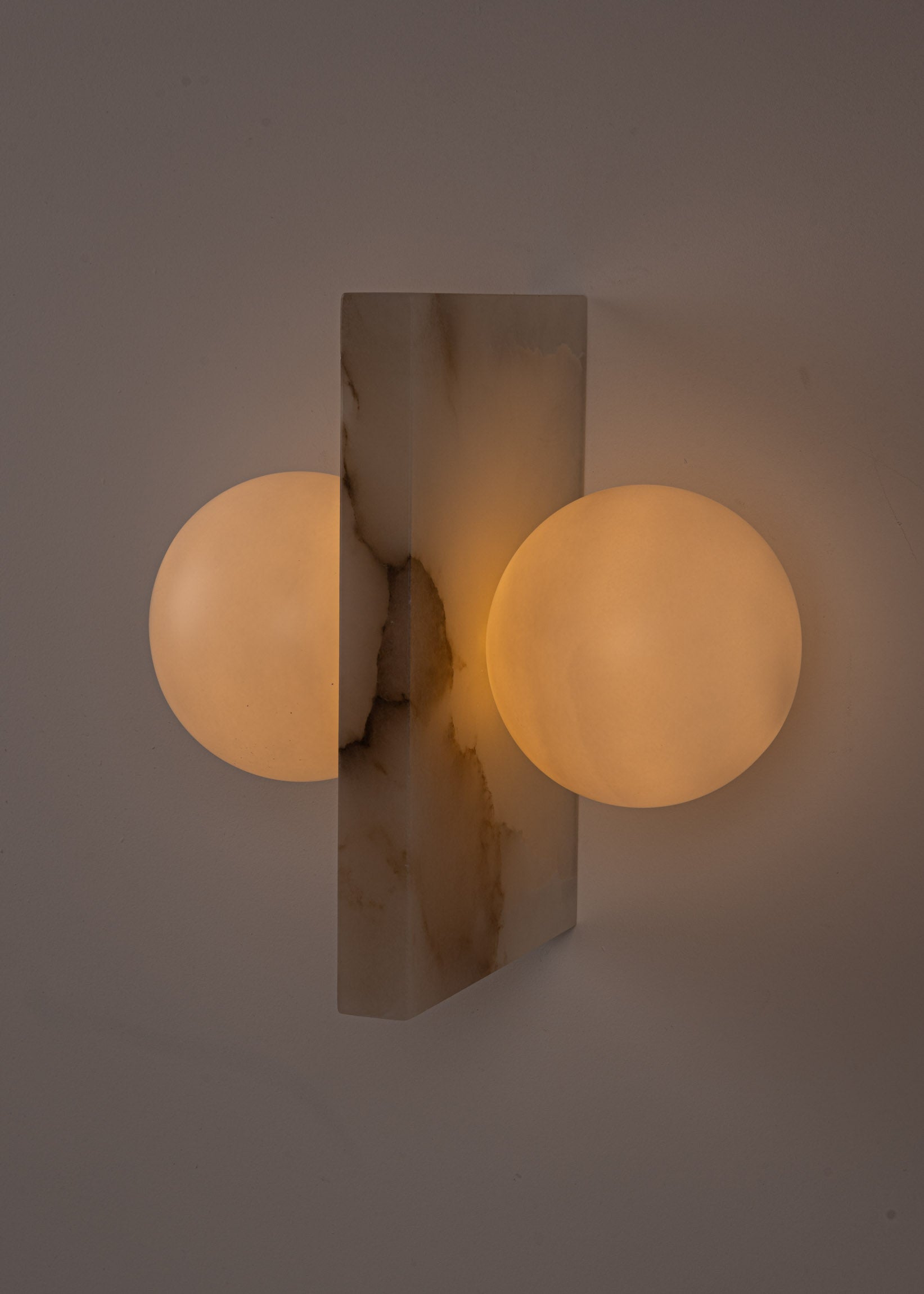 FLUGI Wall Lamp White Alabaster
