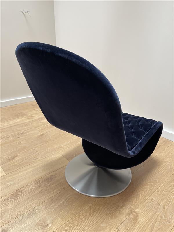 SYSTEM 1-2-3 LOUNGE DELUXE navy armchair with a round base - display model