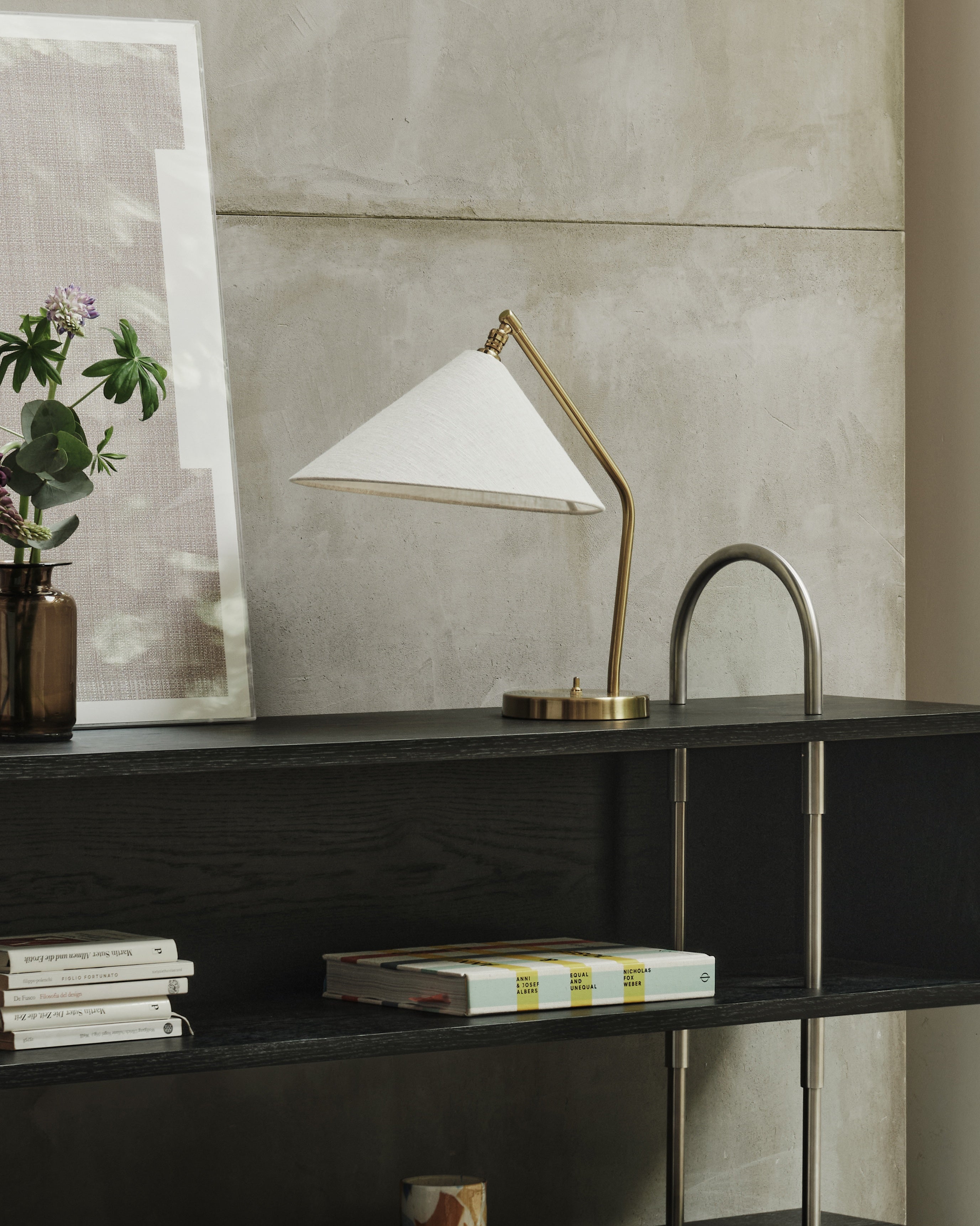 Tischlampe GRÄSHOPPA Messing und Leinen