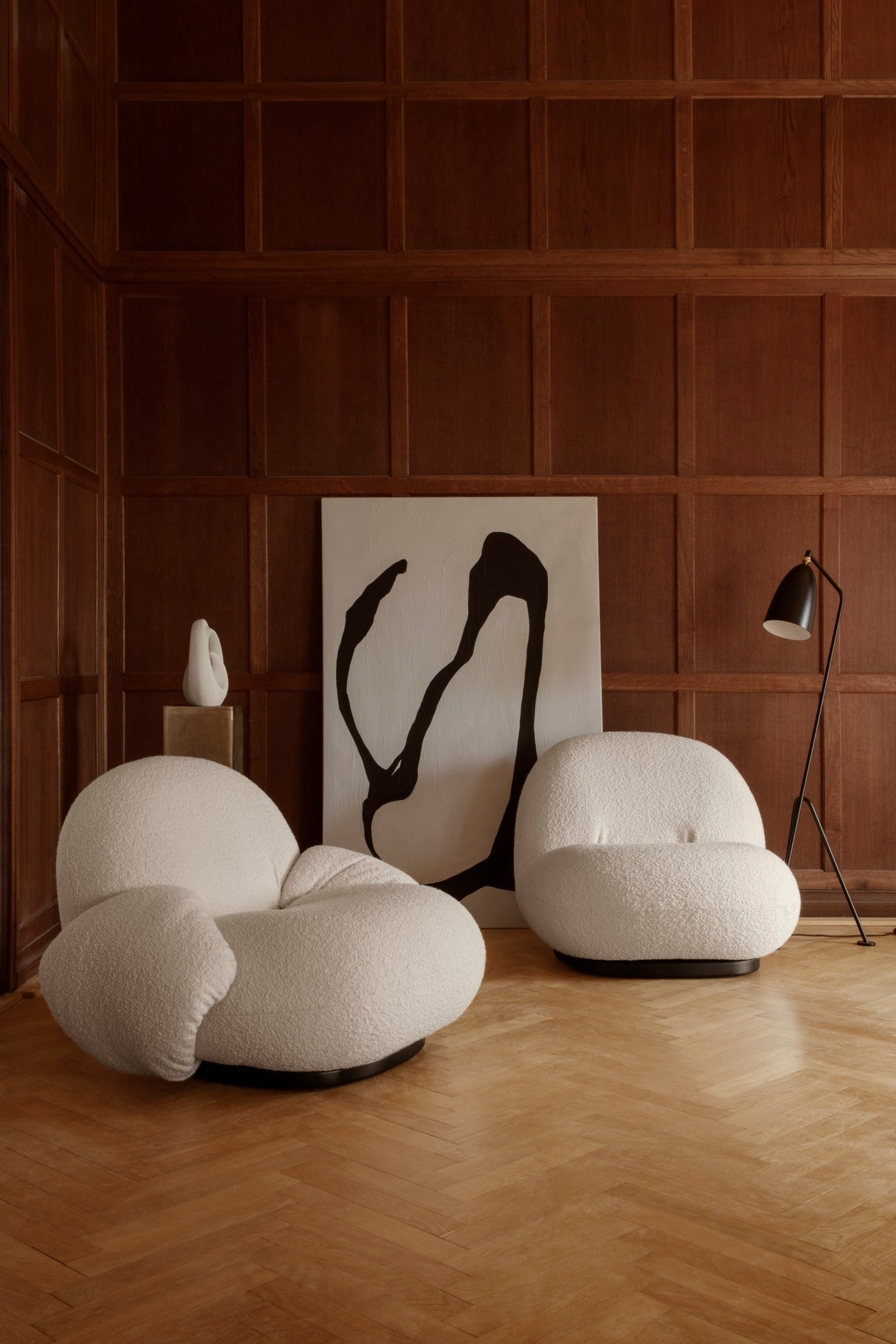 Fauteuil met armleuningen PACHA gestoffeerd met zwarte basis