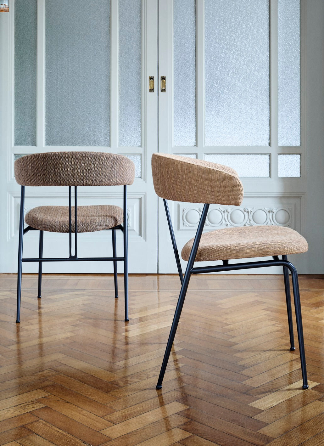 Gestoffeerde stoel VIOLIN met zwarte basis