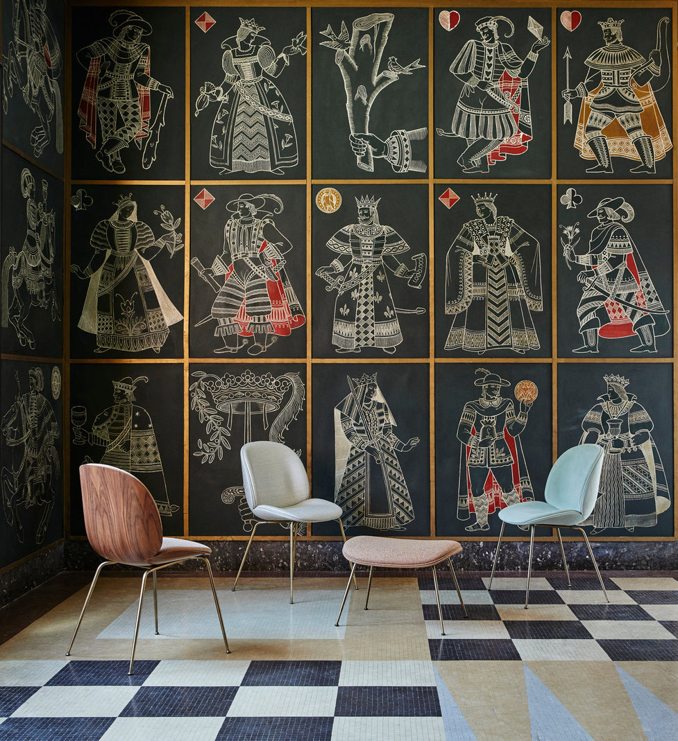 Puf BEETLE gestoffeerd met een messing basis