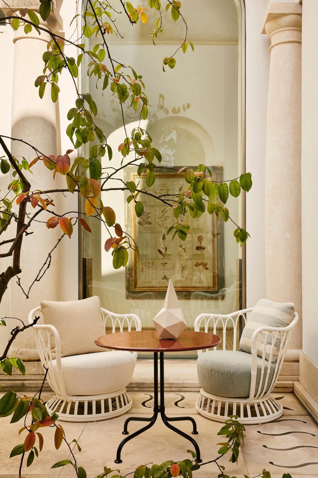 Gartenstuhl GRACE gepolstert mit beigem Gestell