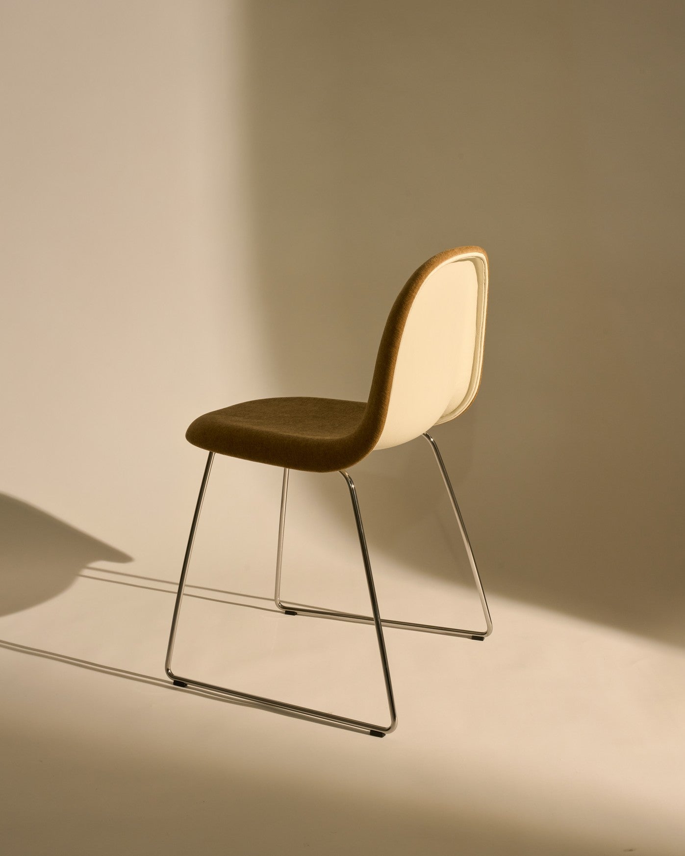 GUBI 3D upholstered chair with walnut wood and black base