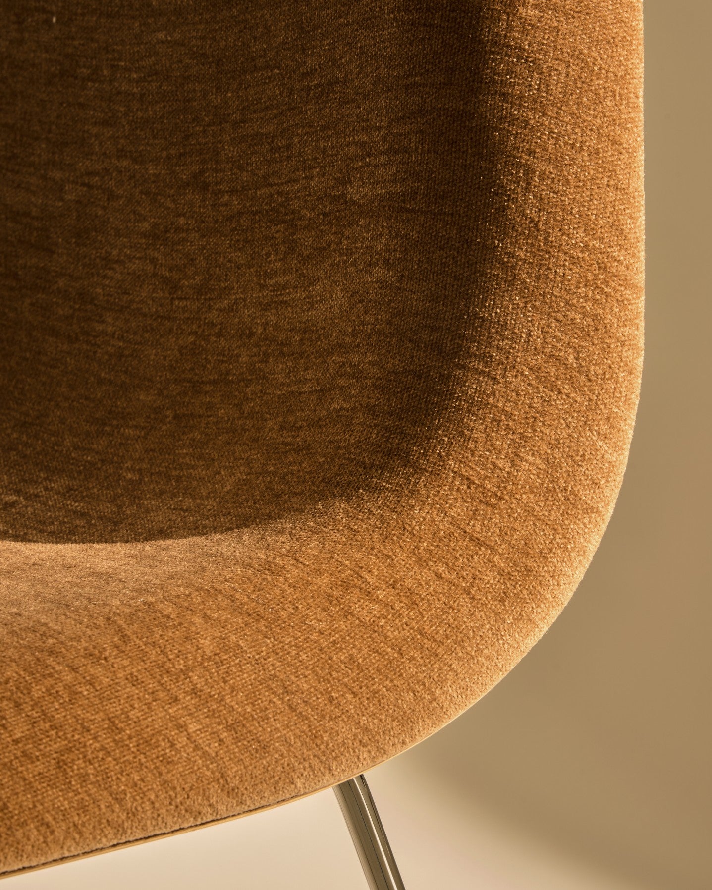 GUBI 3D upholstered chair with walnut wood and black base