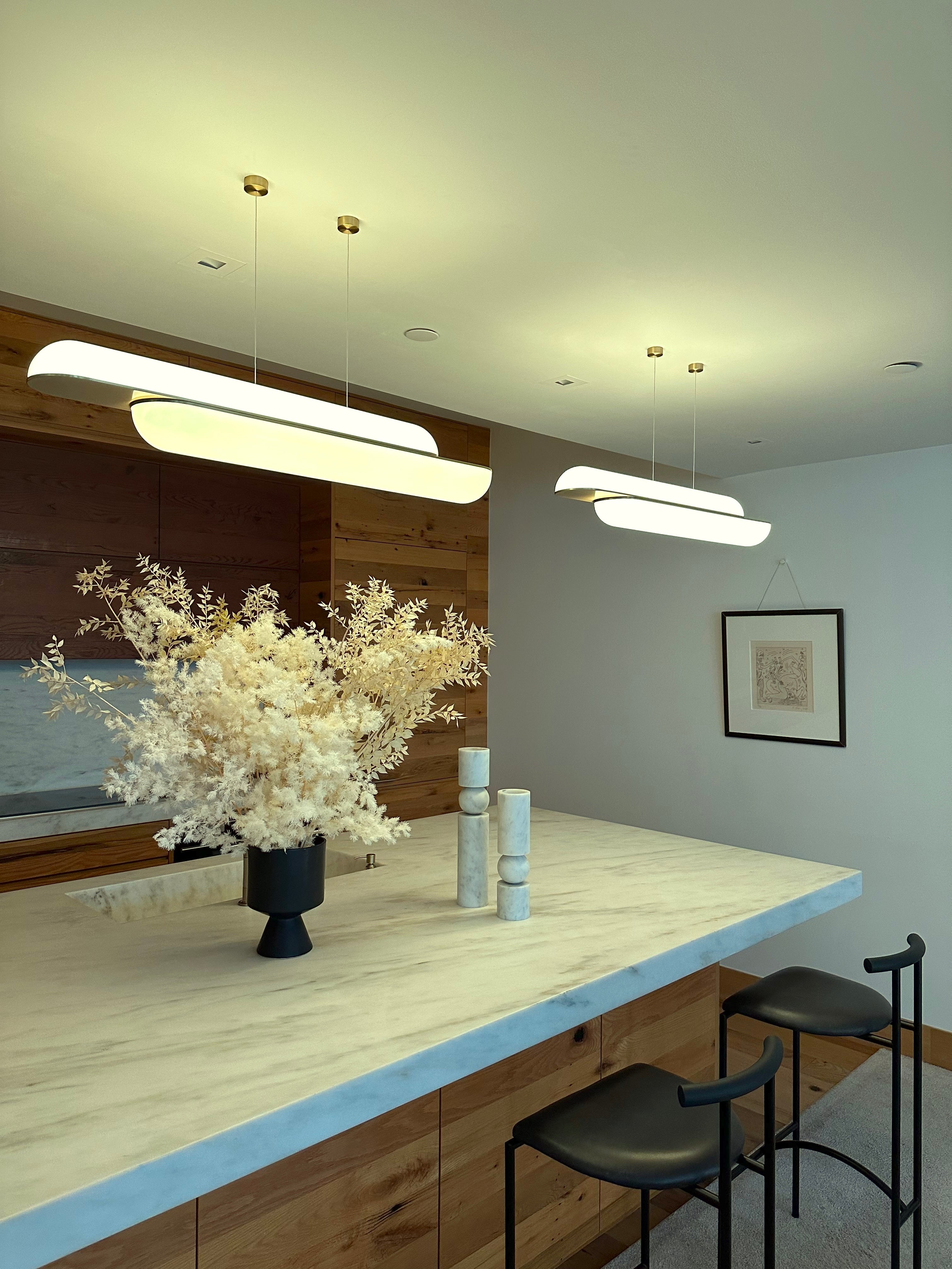 Hanglamp GEMINI met opalen glazen kap en messing.