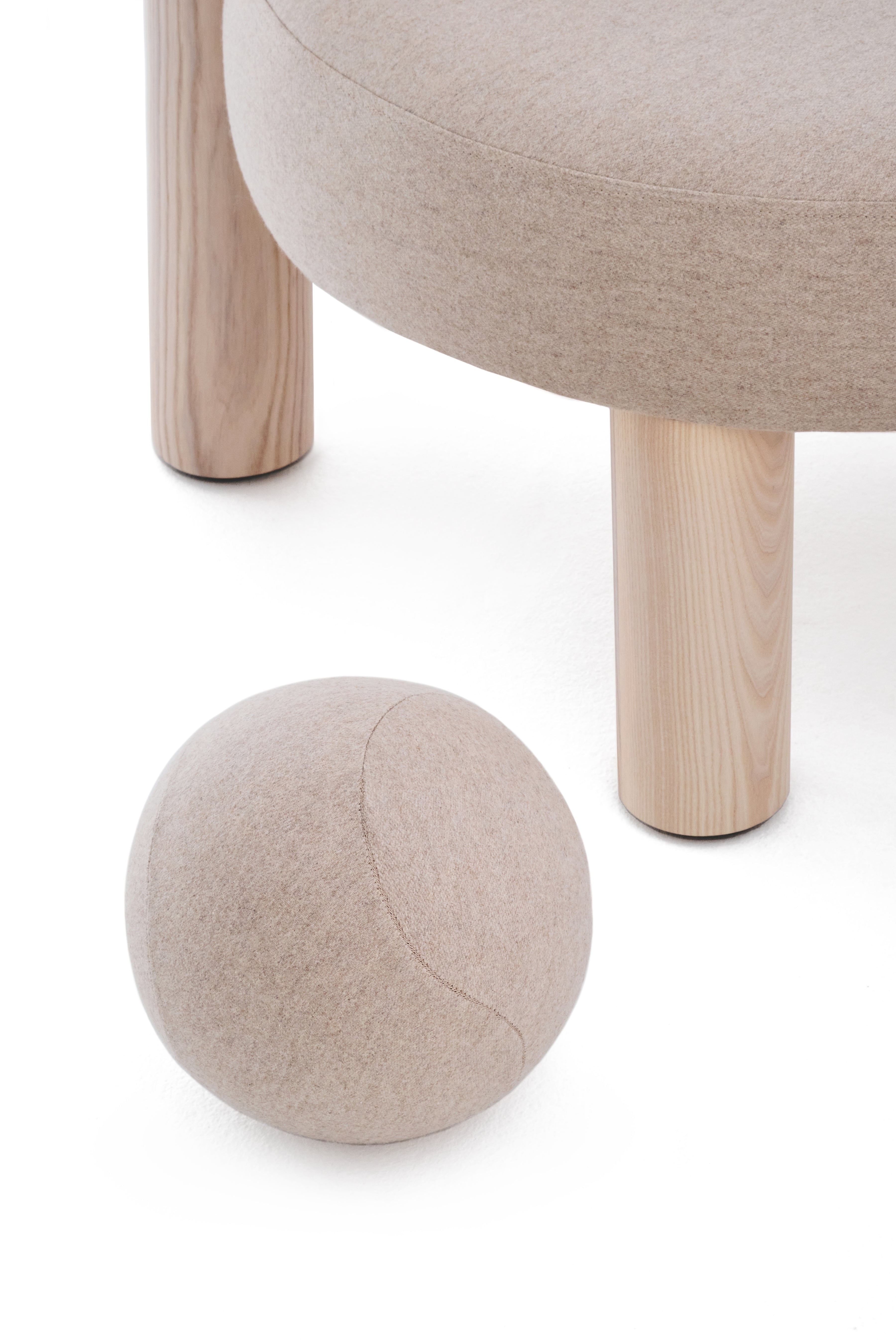 Sessel GROPIUS CS2 gepolstert mit Holzgestell