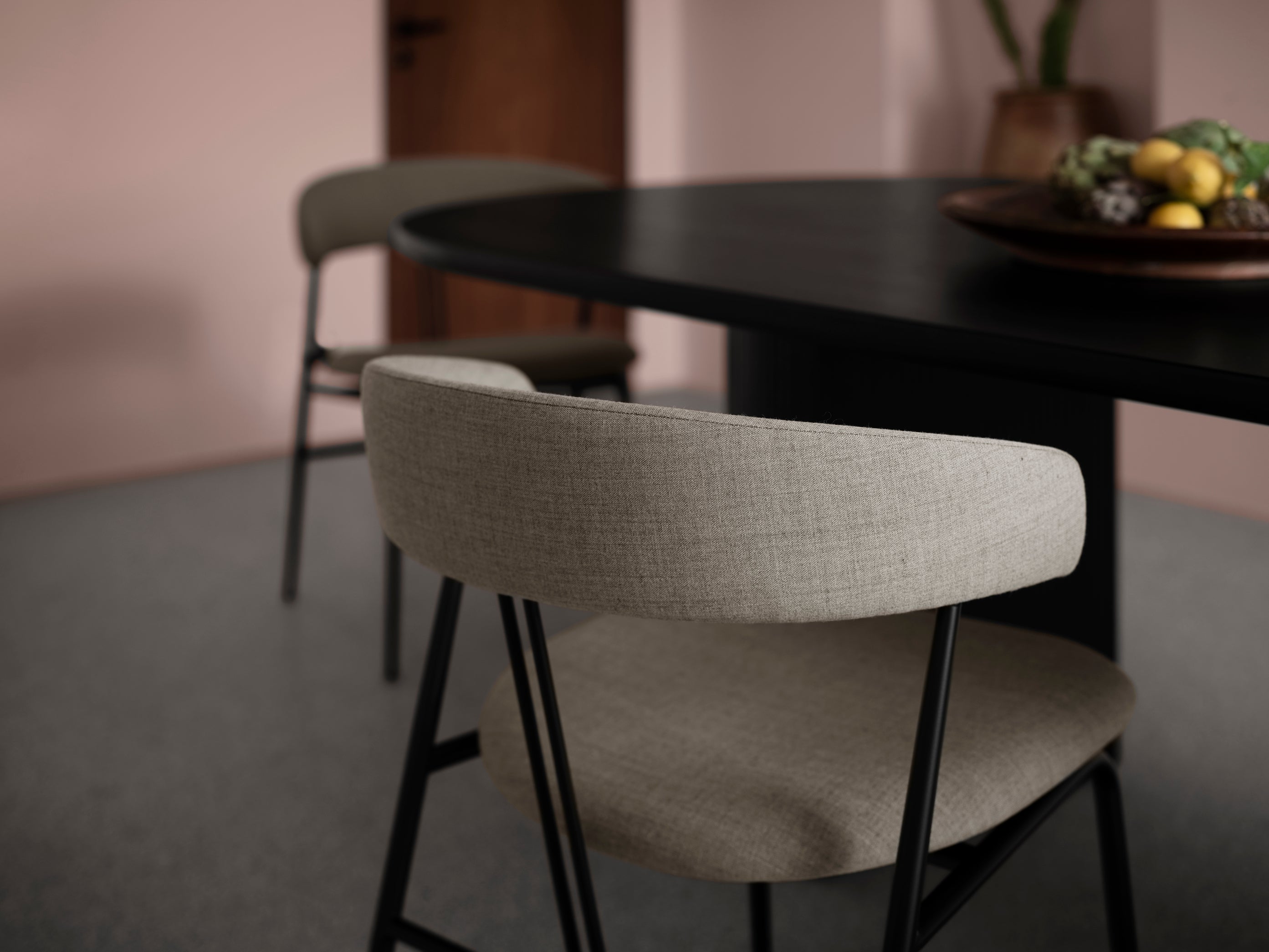 Gestoffeerde stoel VIOLIN met zwarte basis