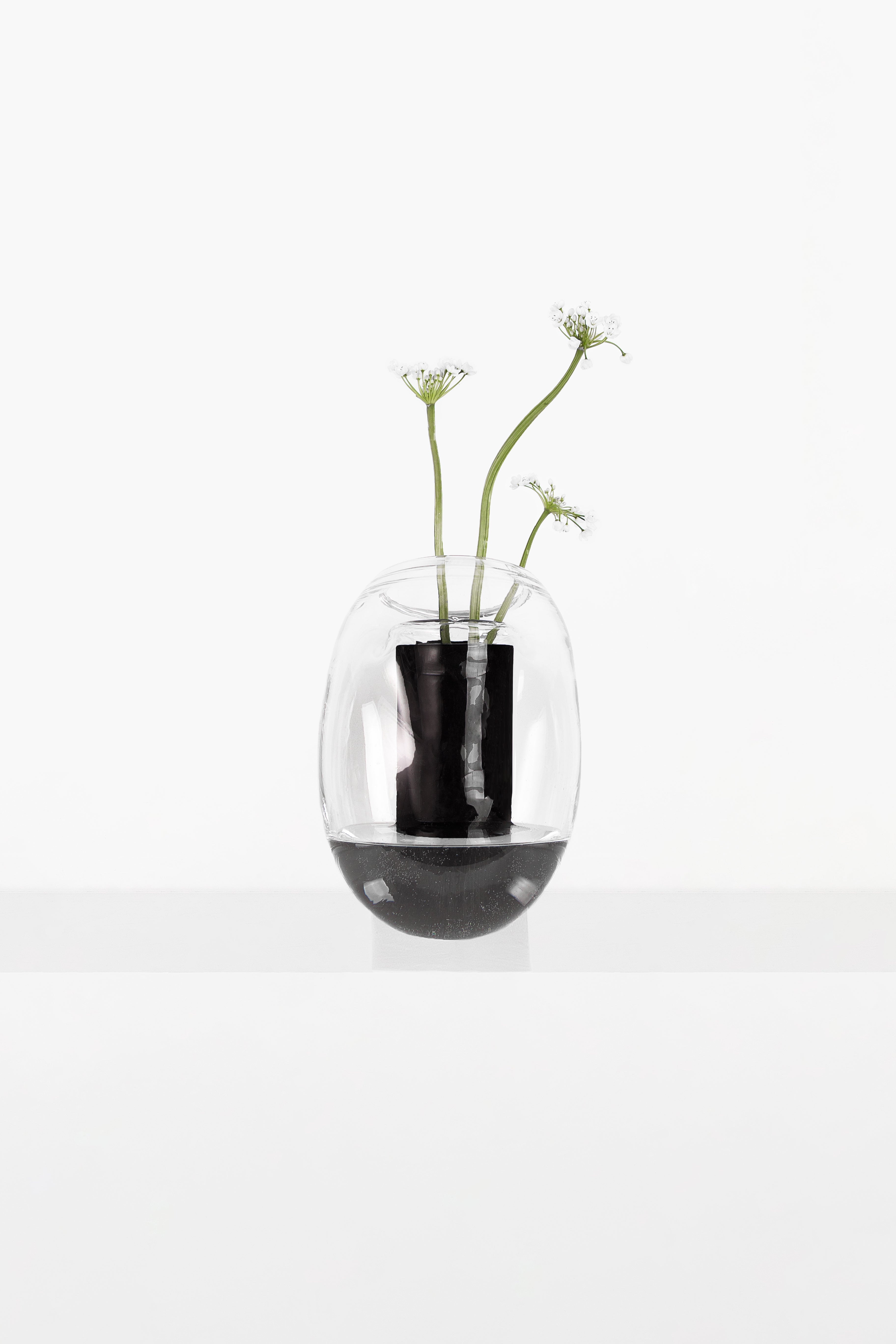 GUTTA BOON vase glass with black
