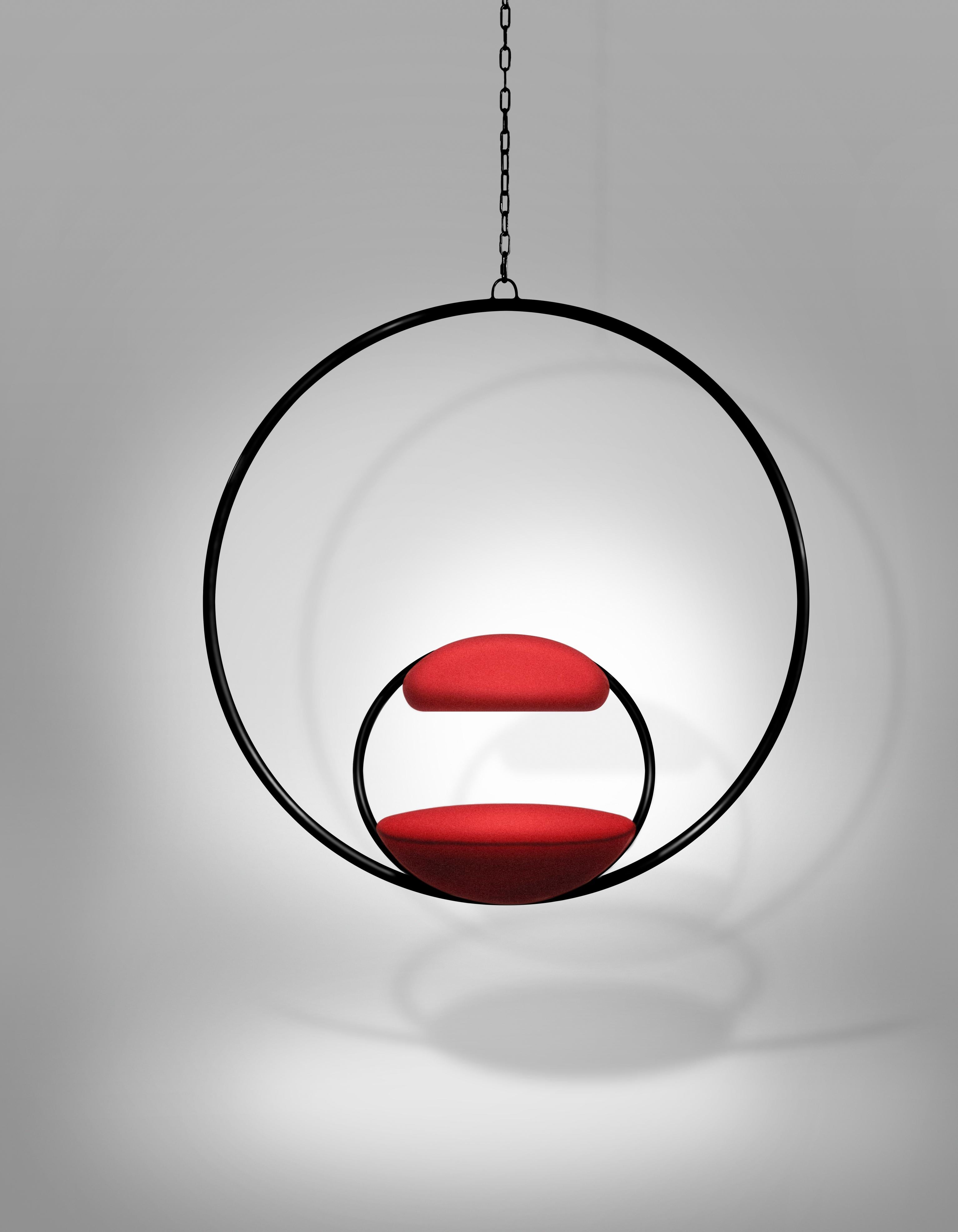 HANGING HOOP hangstoel in rood met zwarte afwerking