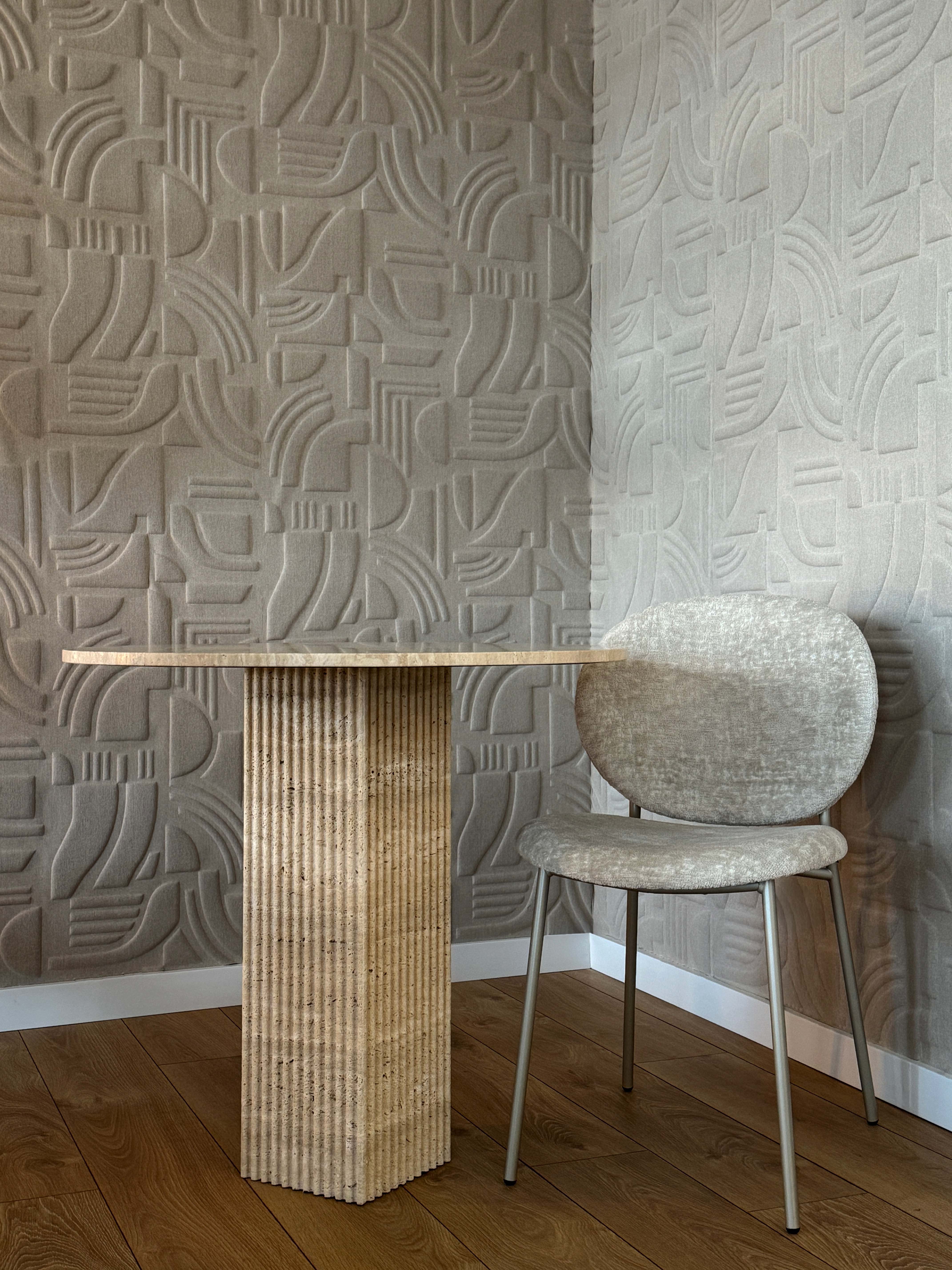 Stuhl INÈS beige mit schwarzem Gestell