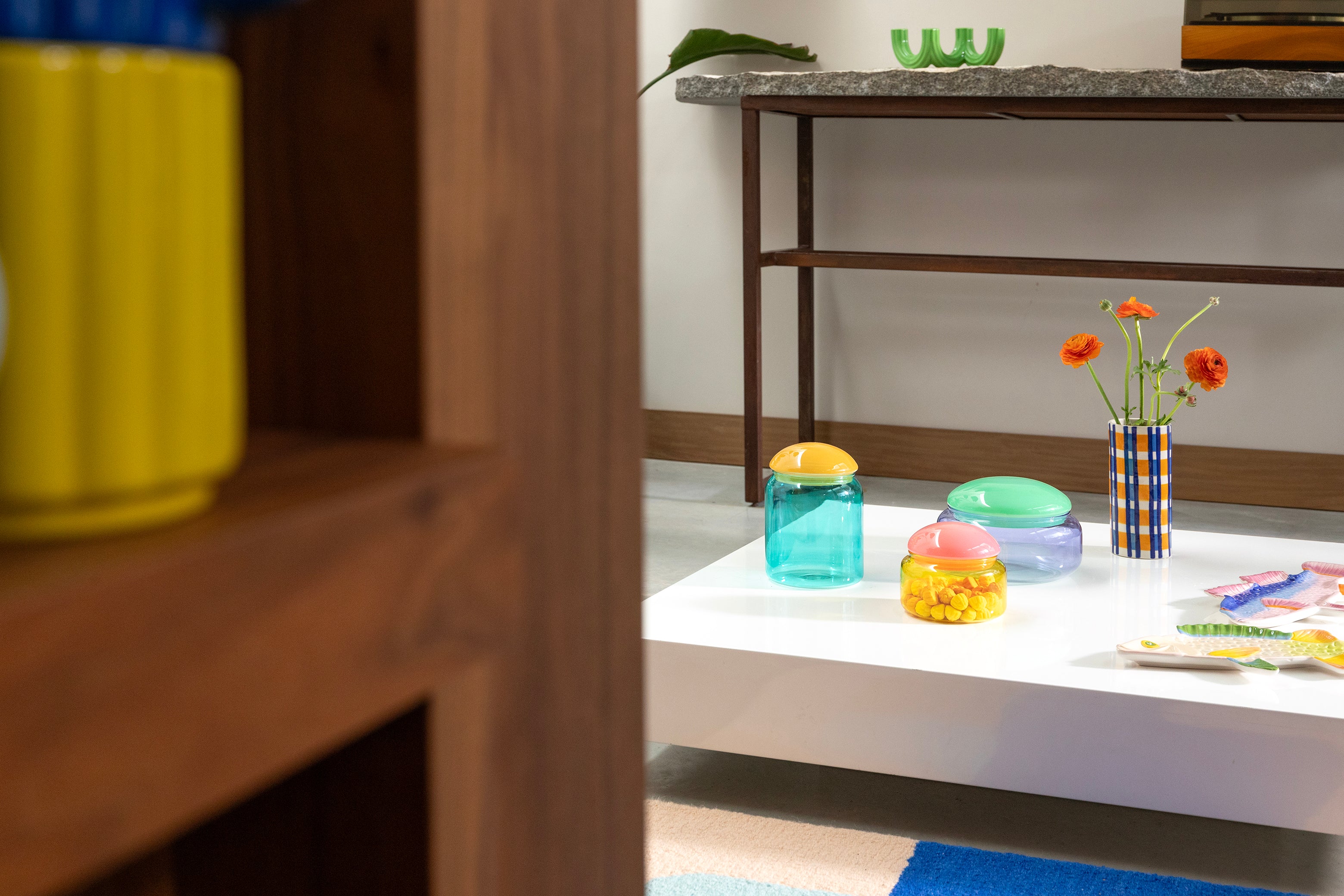 Glasbehälter PUFFY lila mit grünem Deckel