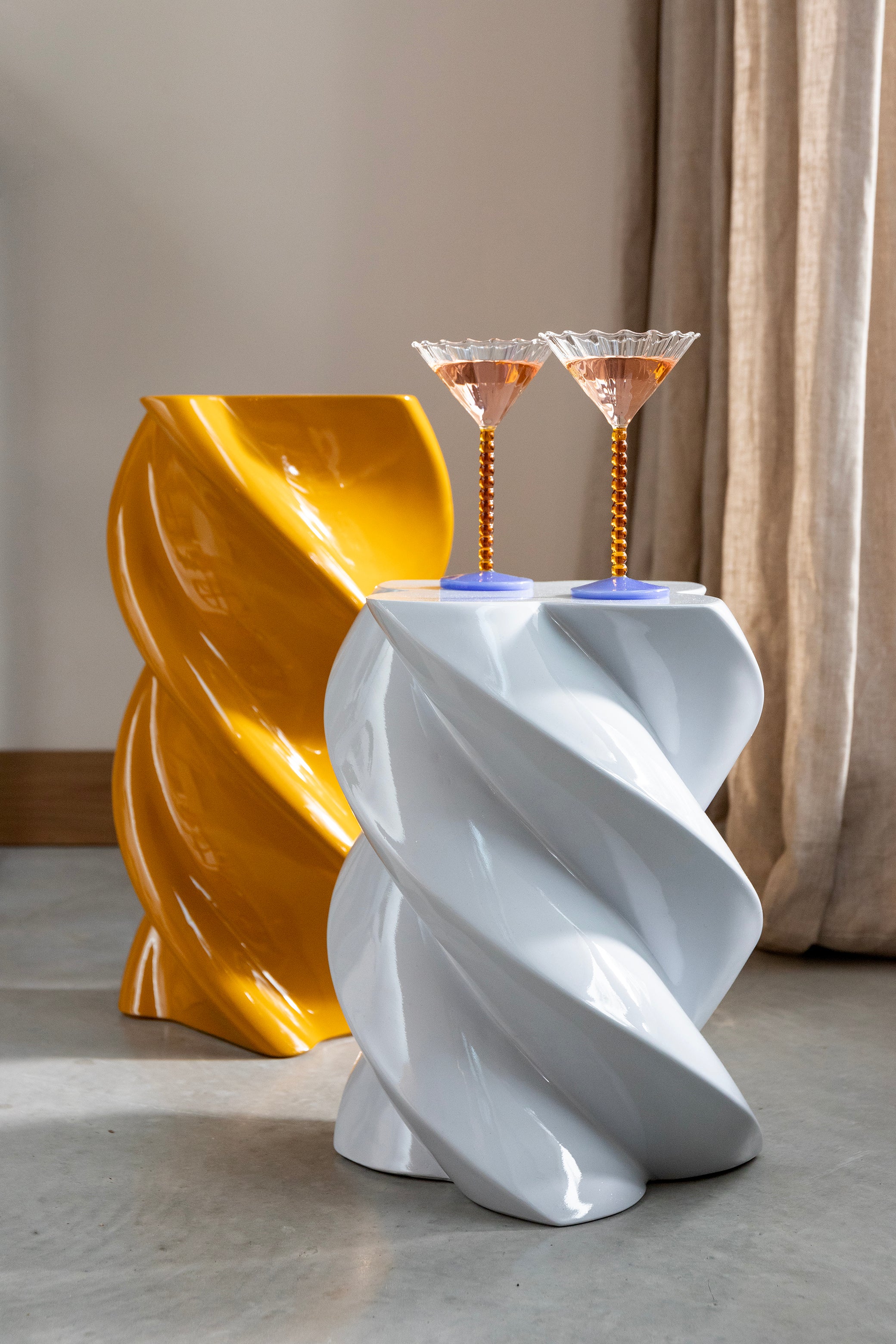 MARSHMALLOW side table in orchid