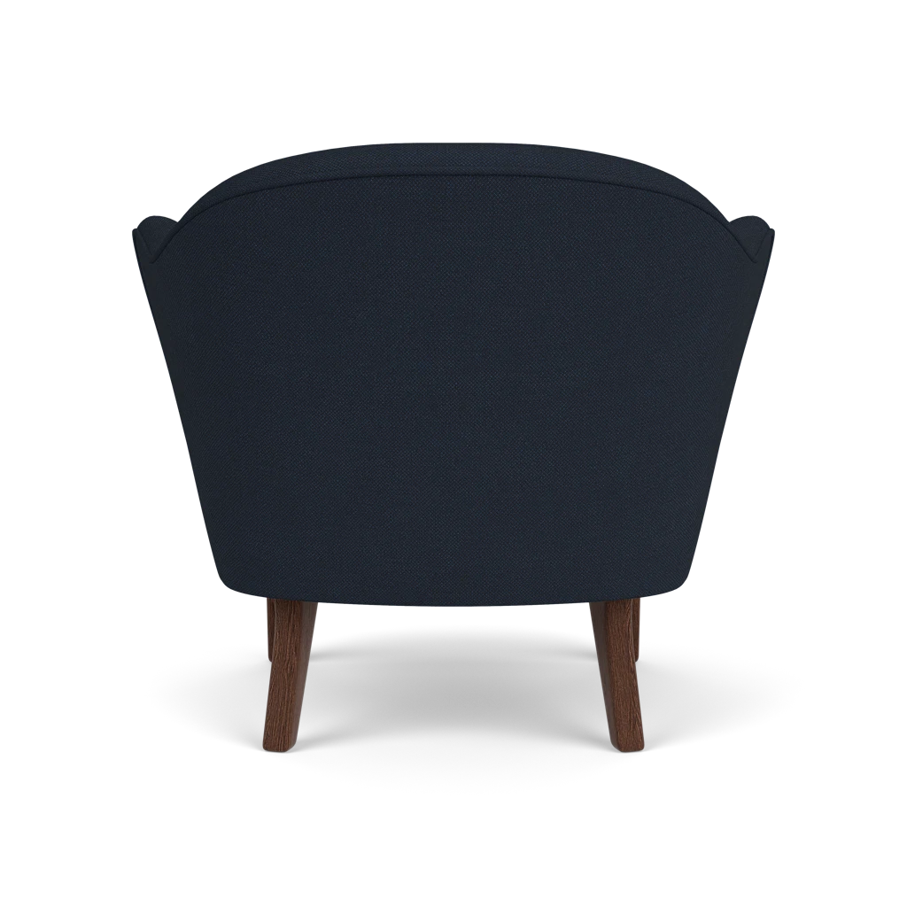 INGEBORG armchair in navy blue with a dark oak base
