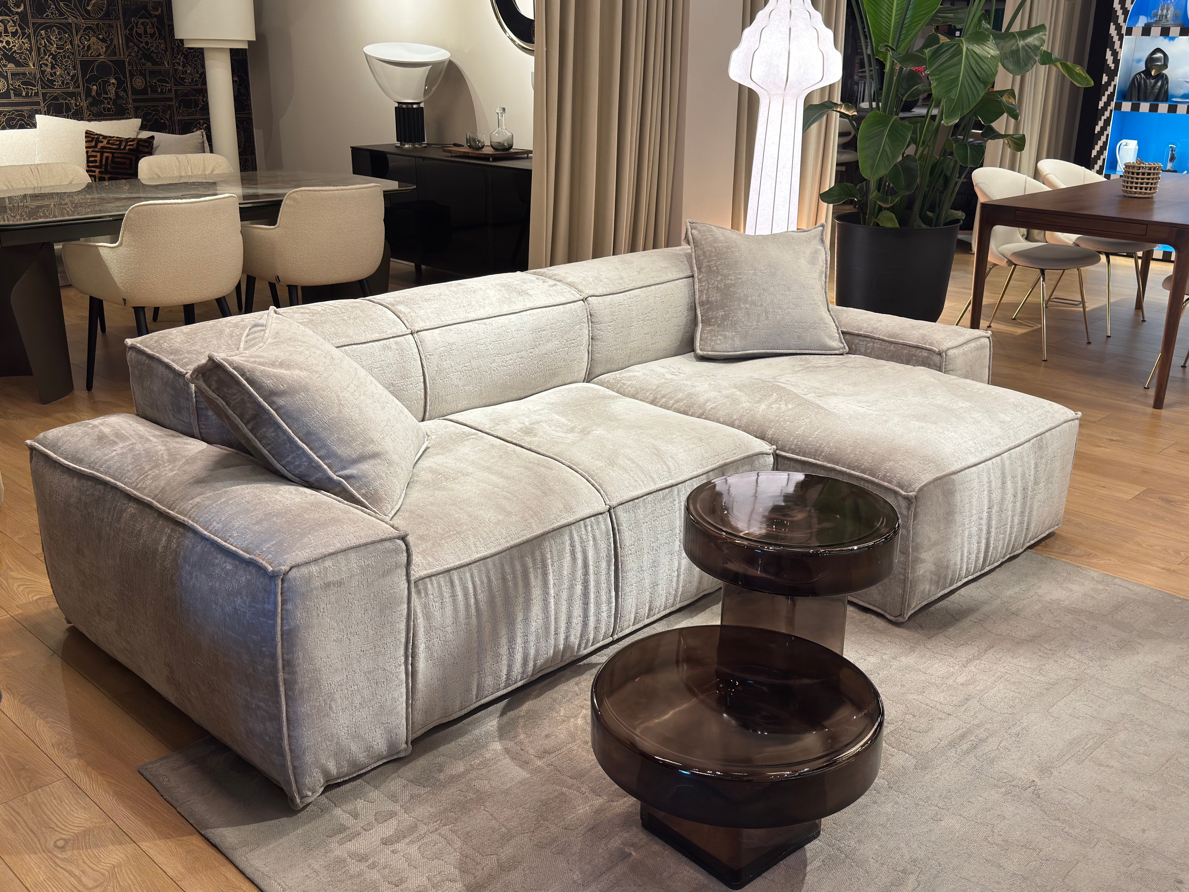 Hoekbank met 2 CUSHIONS grijs in Smeraldo stof - showroommodel