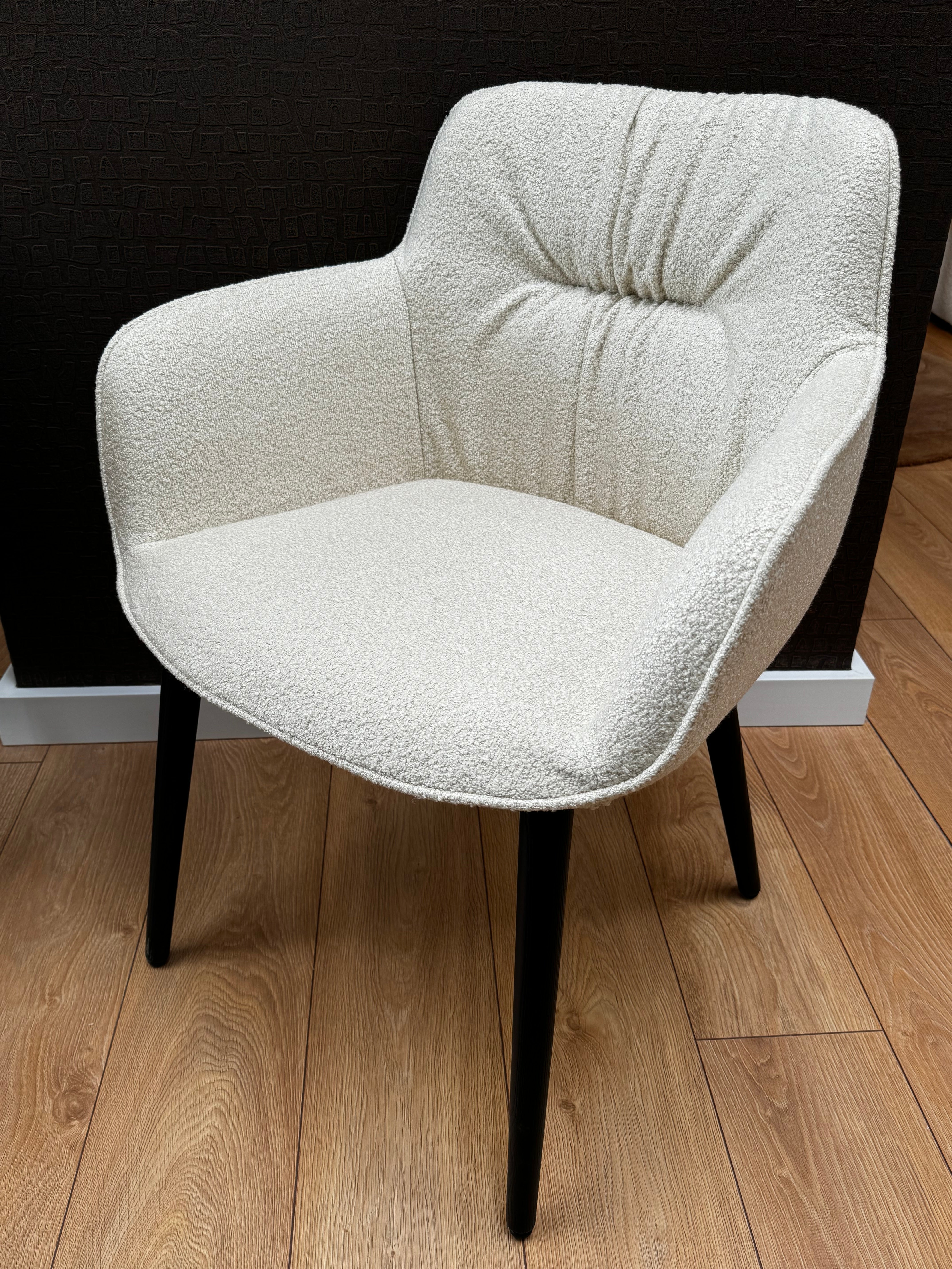 COCOON chair in cream with a black base - Display model