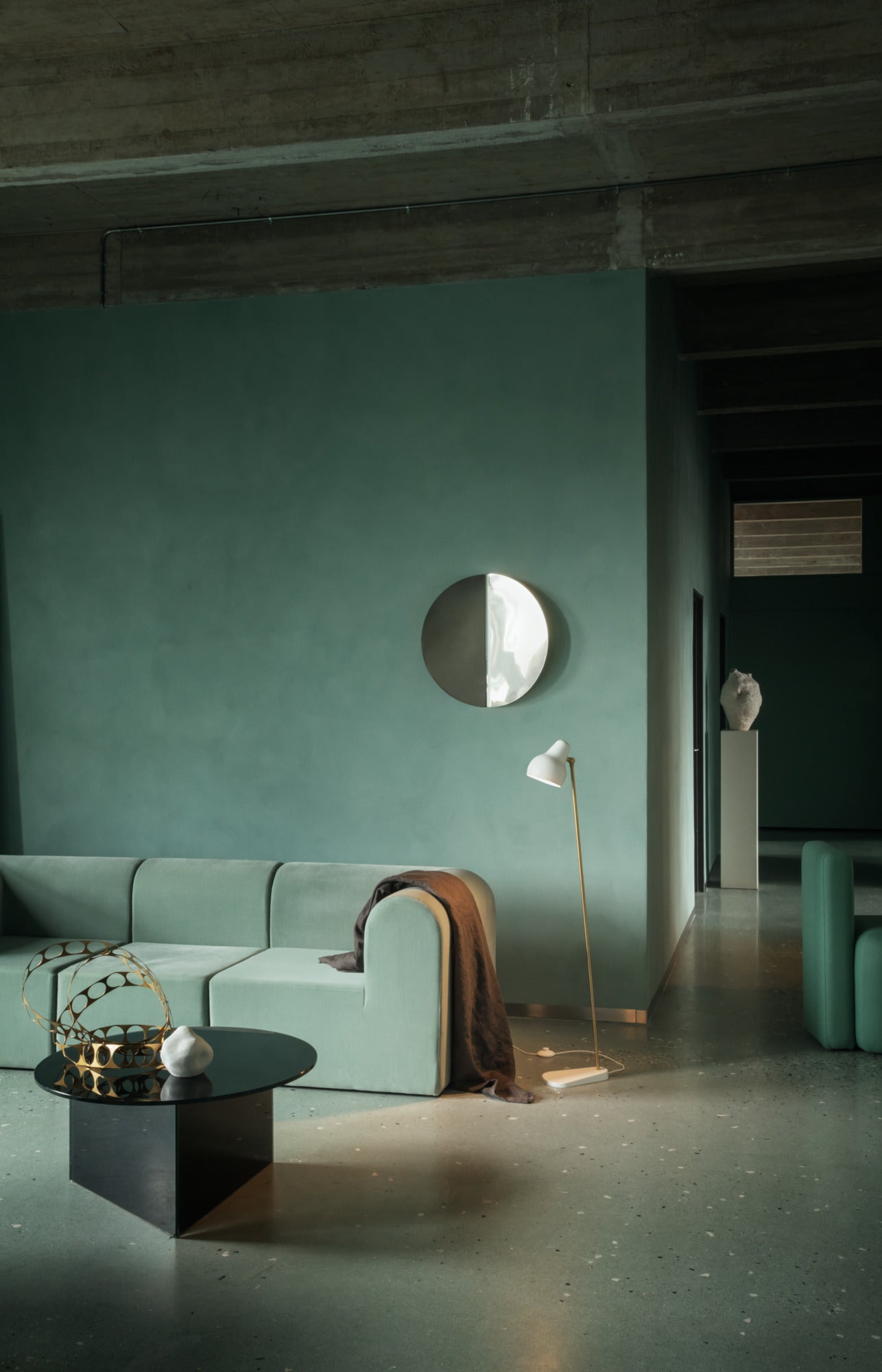 Vloerlamp VL 38 wit met gouden afwerking