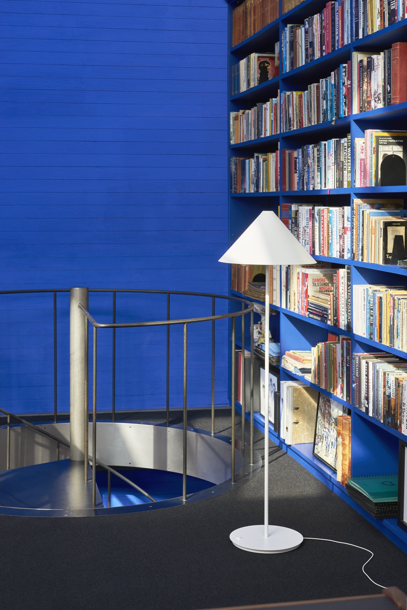 Stehlampe KEGLEN weiß