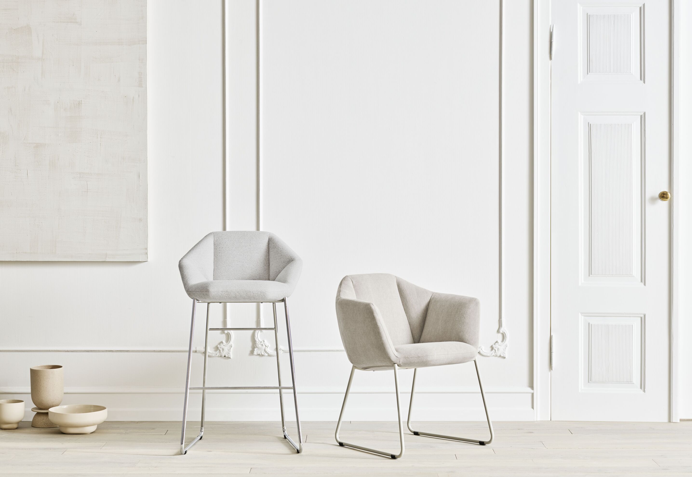 Barkruk KIMONO met een zwart gelakte stalen basis