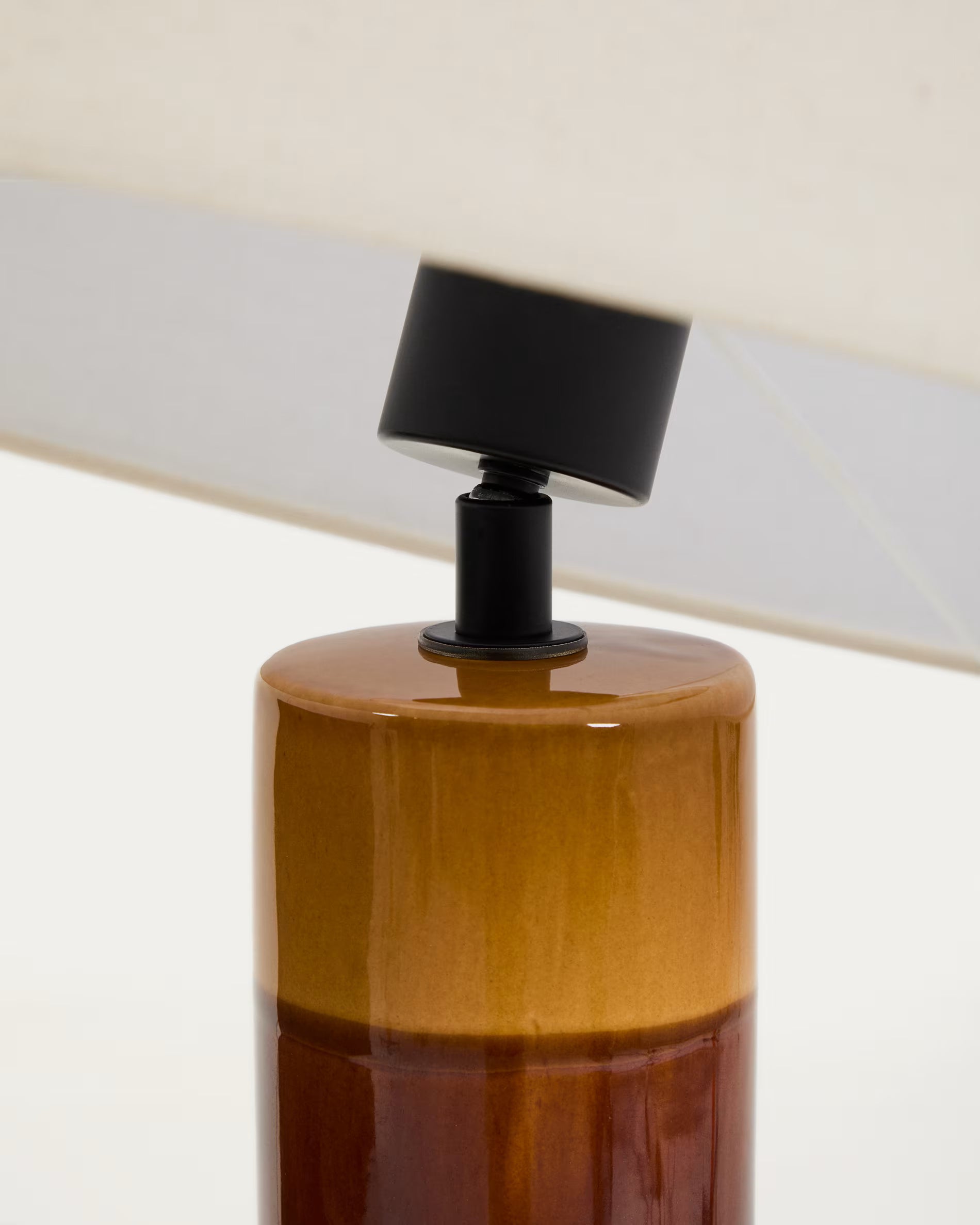 Stehlampe MAVRAN braun mit senfgelbem