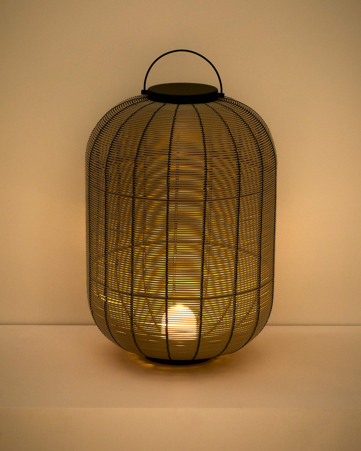 Lampa stołowa przenośna SARANELLA LED jasnoszary syntetyczny rattan – ujęcie 6