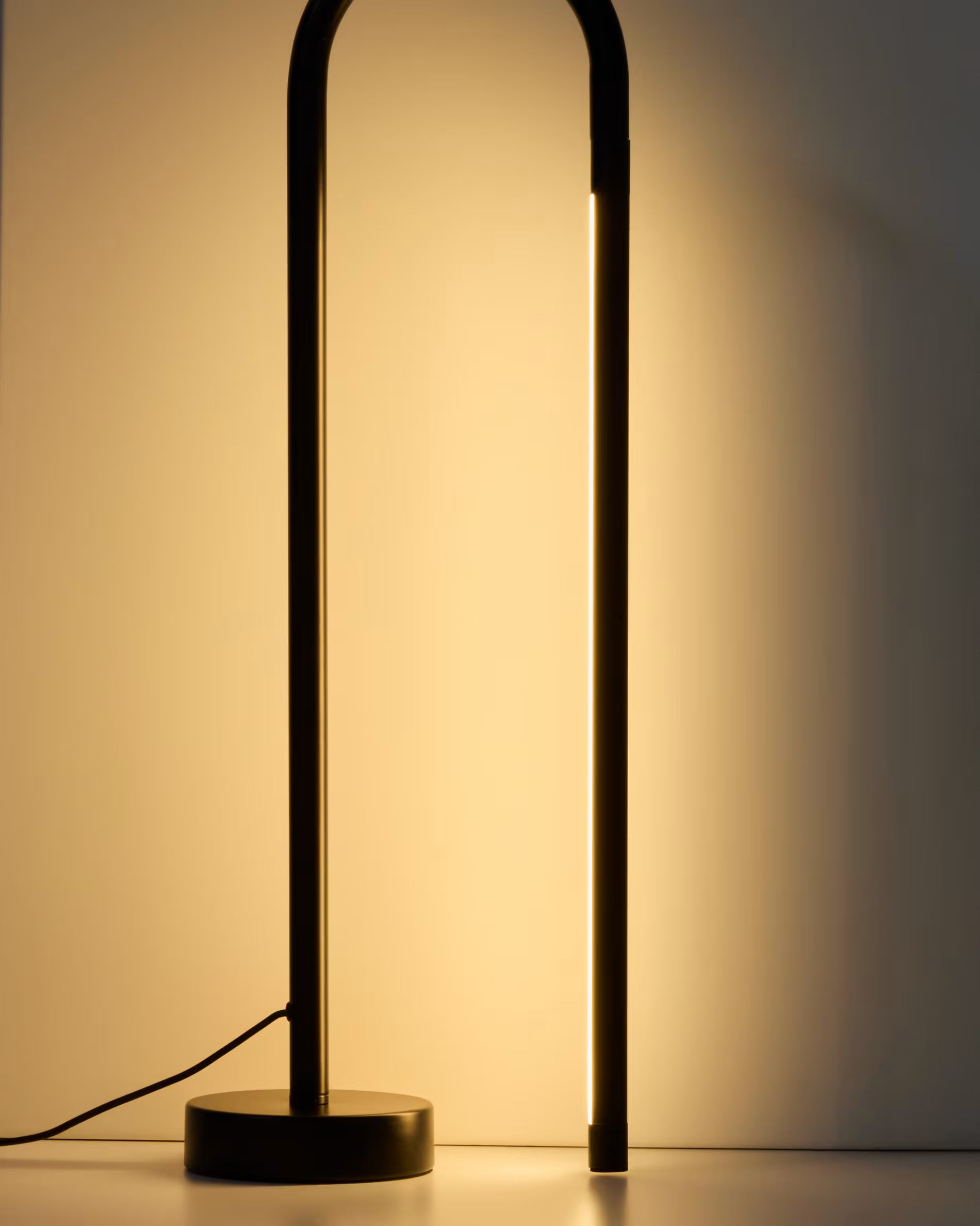 BOW Black Table Lamp