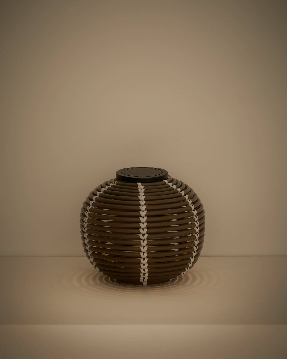 Lampa stołowa ogrodowa solarna LED GAROINA taupe rattan syntetyczny – ujęcie 9
