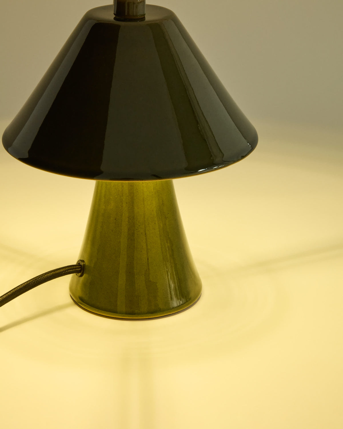 Lampa stołowa CEREN zielony ceramika – ujęcie 3