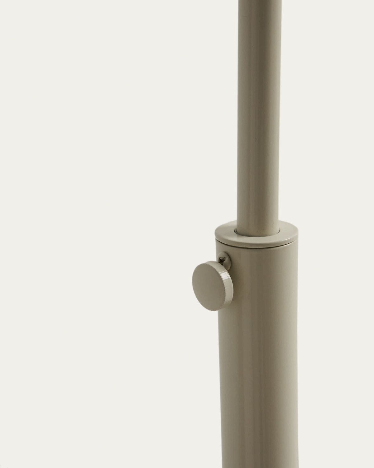 Lampa podłogowa MADALI biały stal i marmur – ujęcie 8