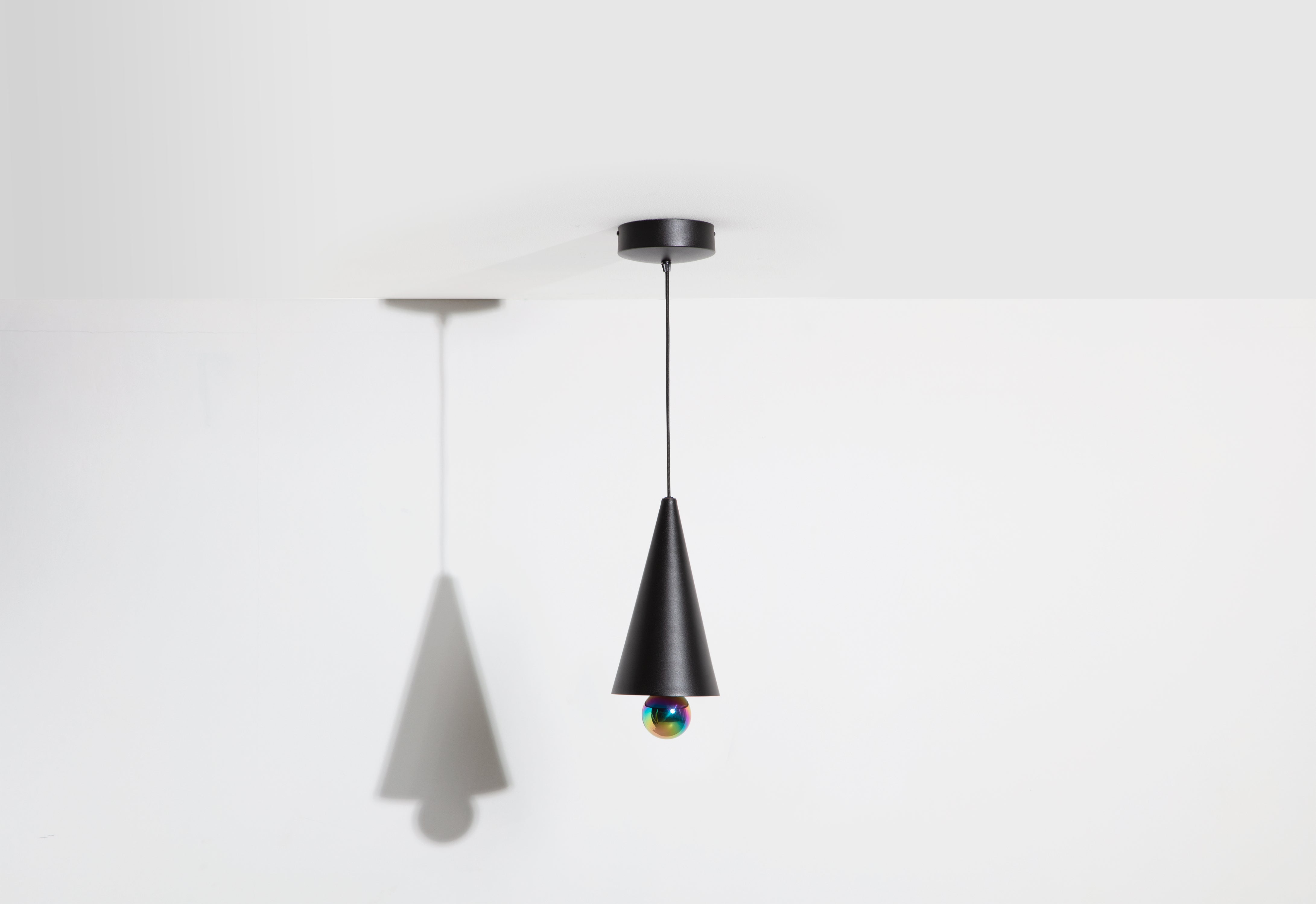 Lampa wisząca CHERRY czarny – Petite Friture