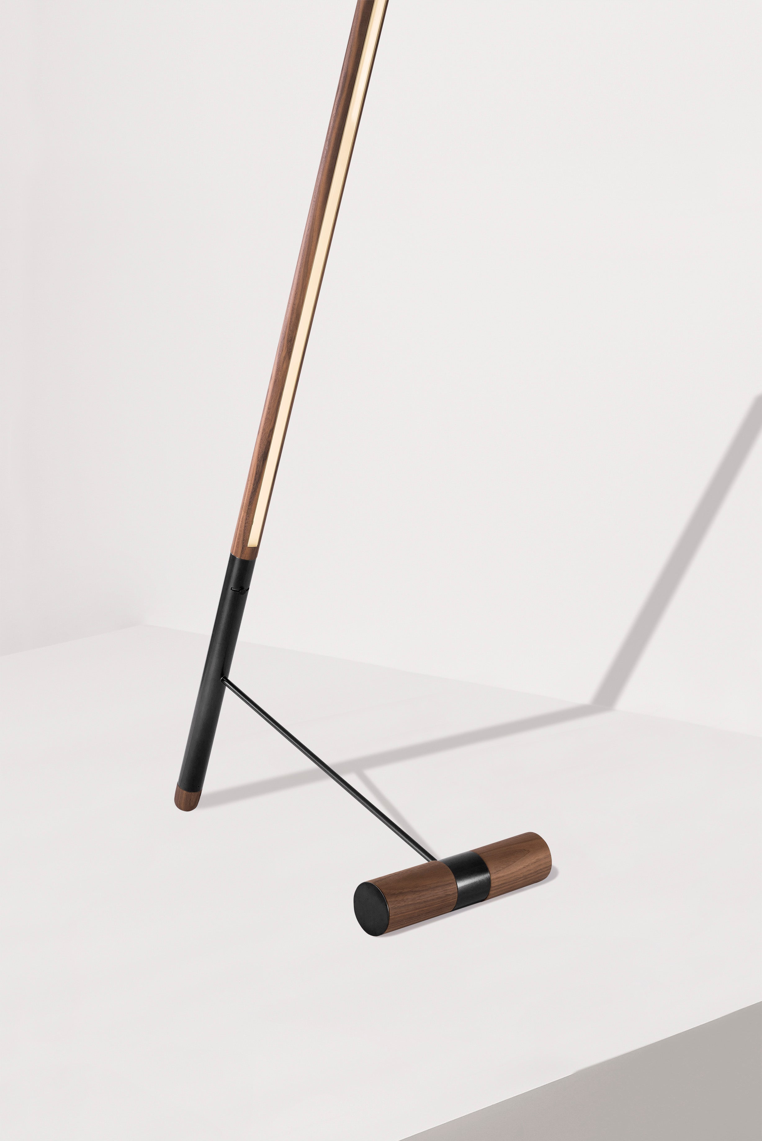 LINEA D Floor Lamp Walnut Wood with Graphite Finish