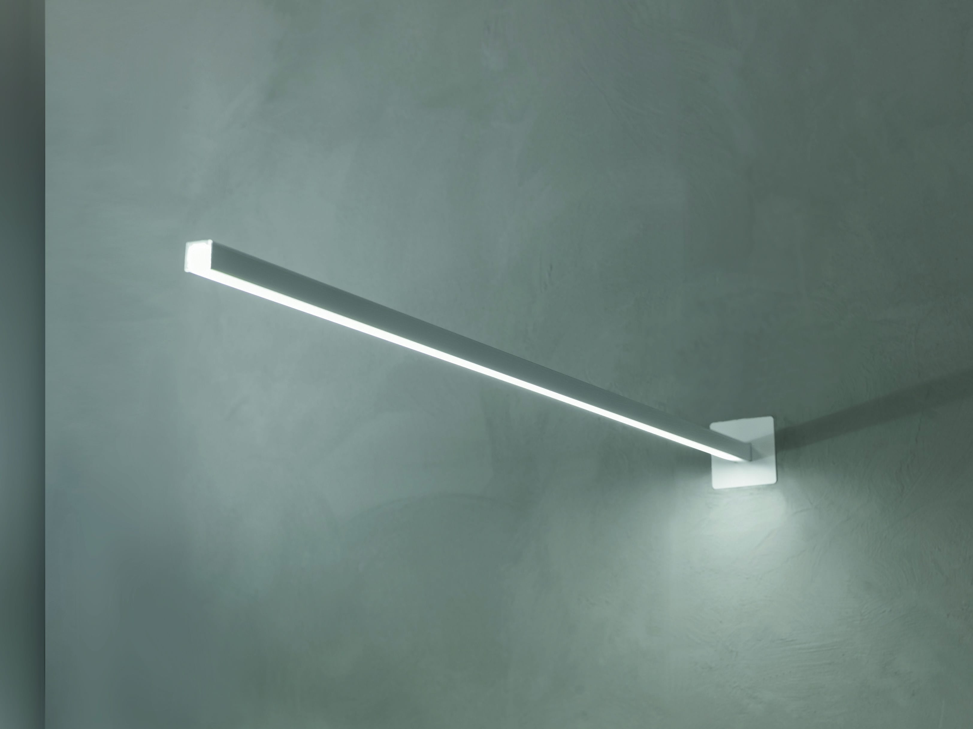 LINESCAPES CANTILEVERED wall lamp white