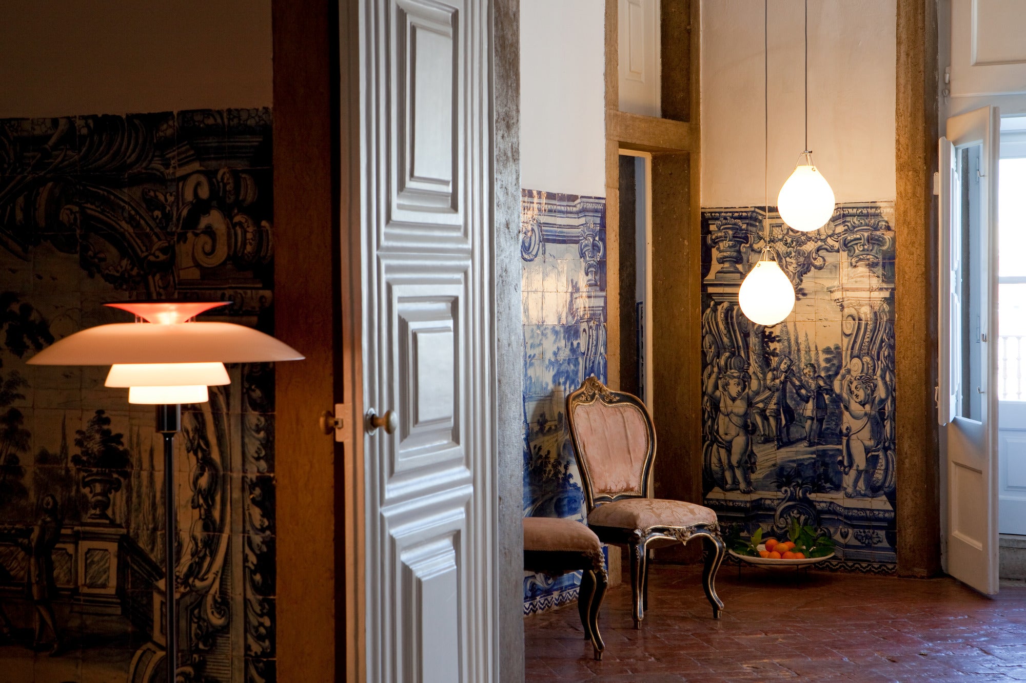 Stehlampe PH 80 weiß mit verchromtem Fuß