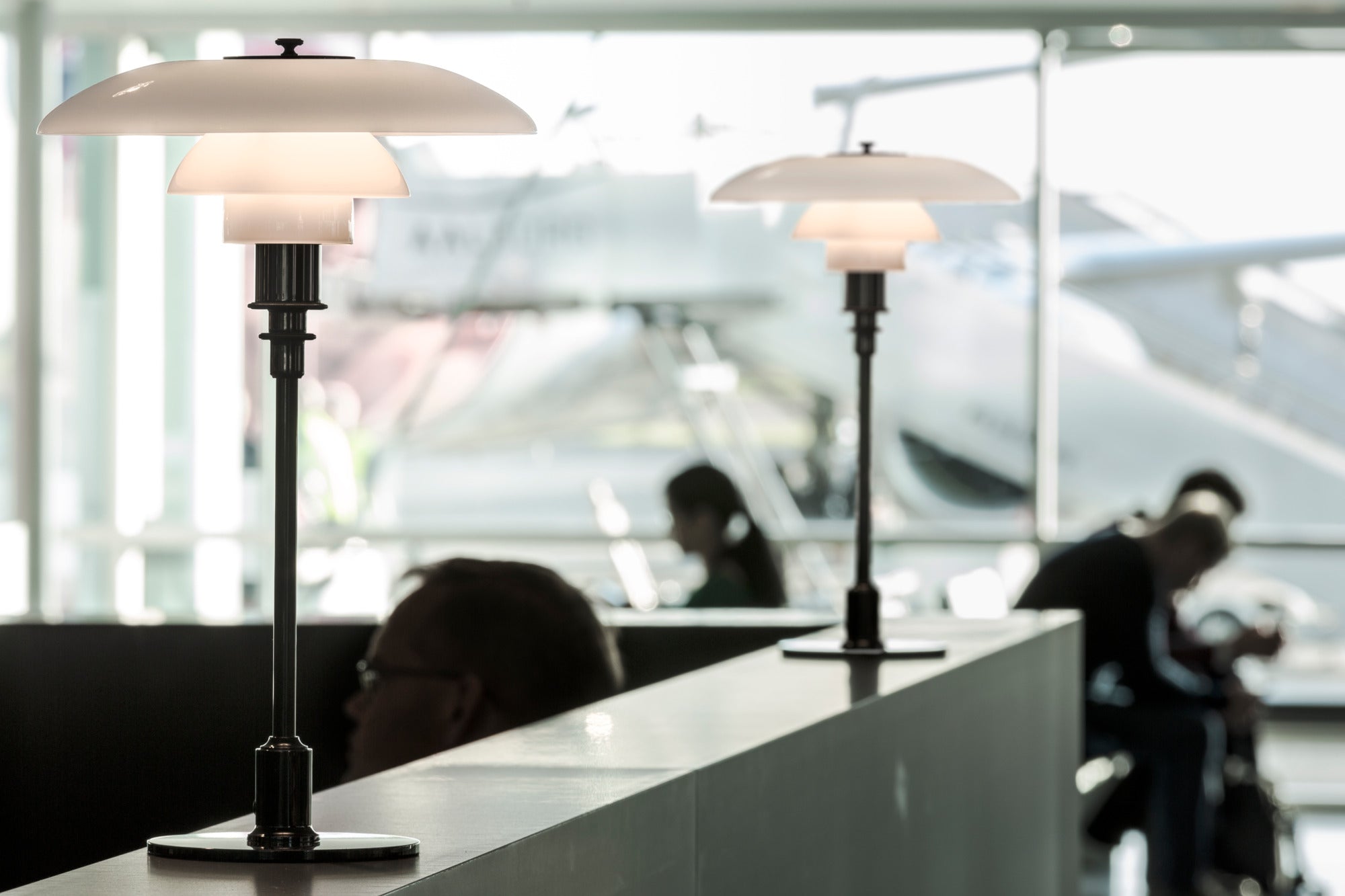 PH 3/2 table lamp white with black base