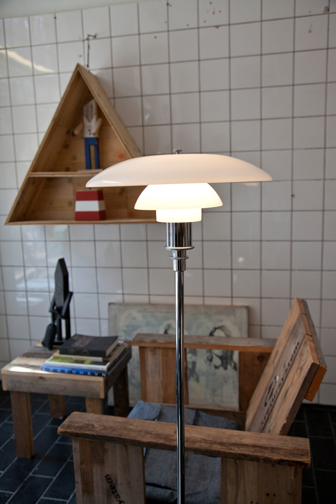 Vloerlamp PH 3½-2½ wit met verchroomde voet