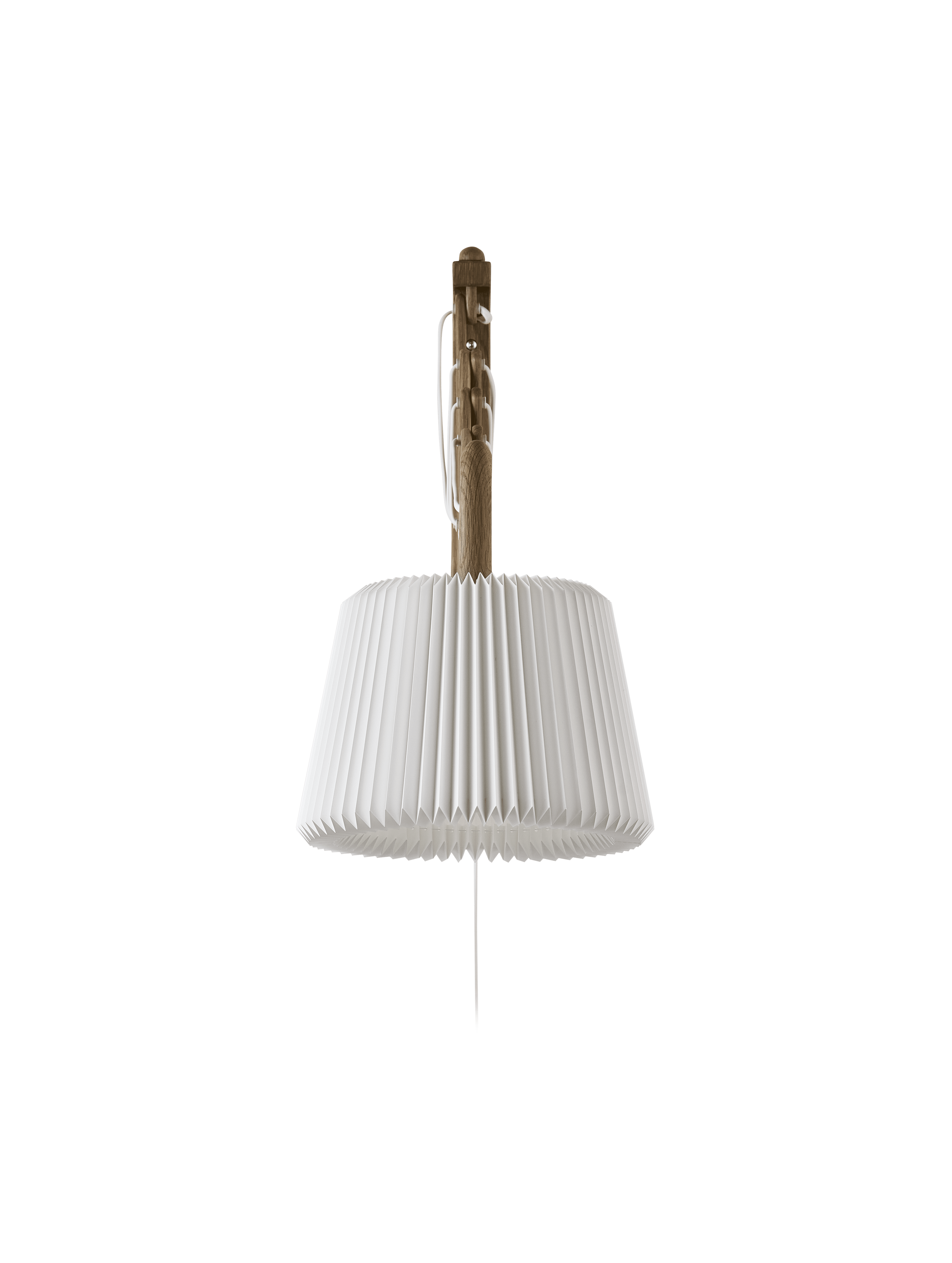 Wandlamp MODEL 233 120 SAX wit met een donkere eiken basis