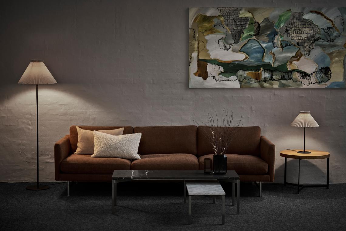 Floor lamp MODEL 334 buttery beige with black base