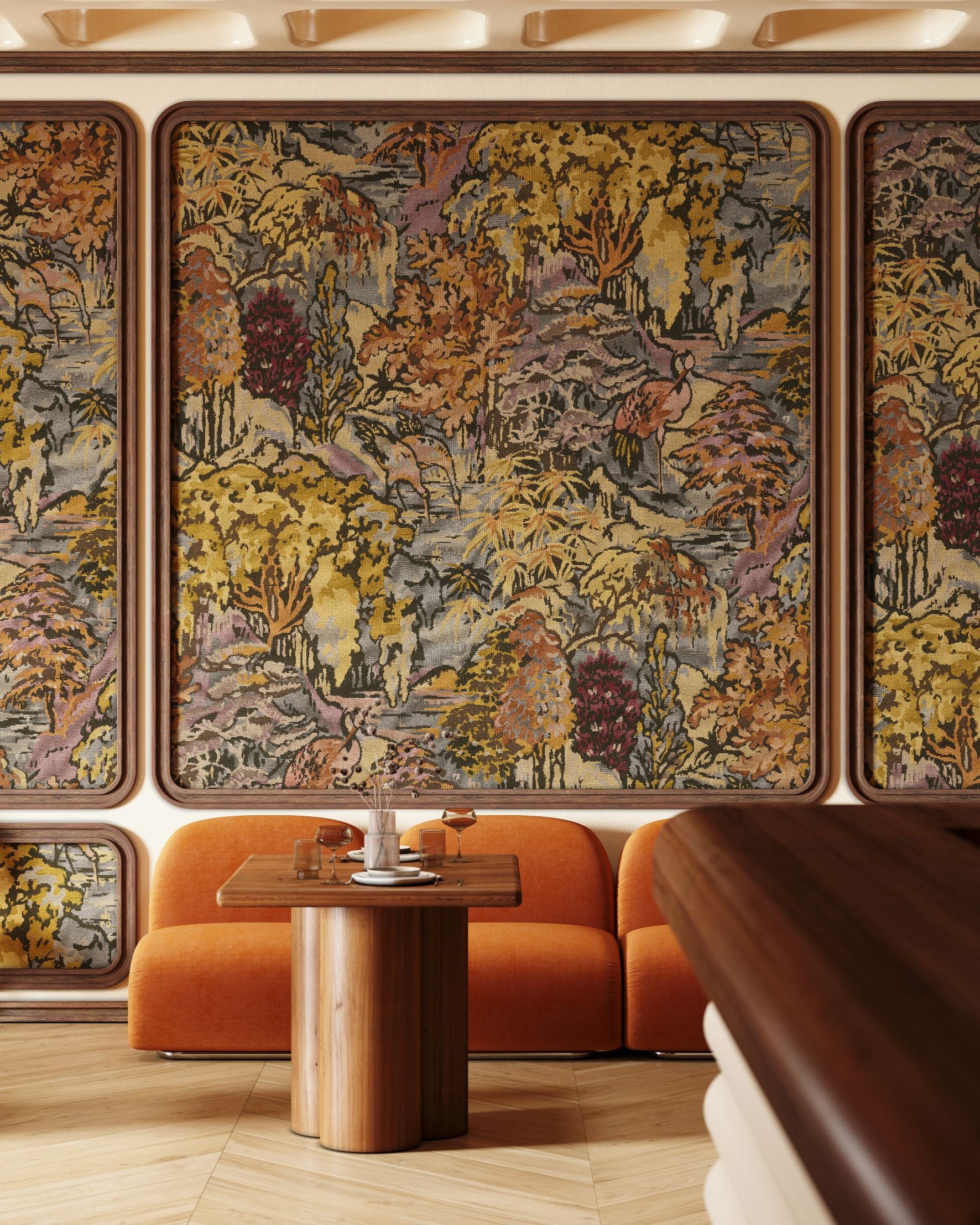 Textielbehang met plantaal en dierlijk motief RIVERBANK goud met oranje