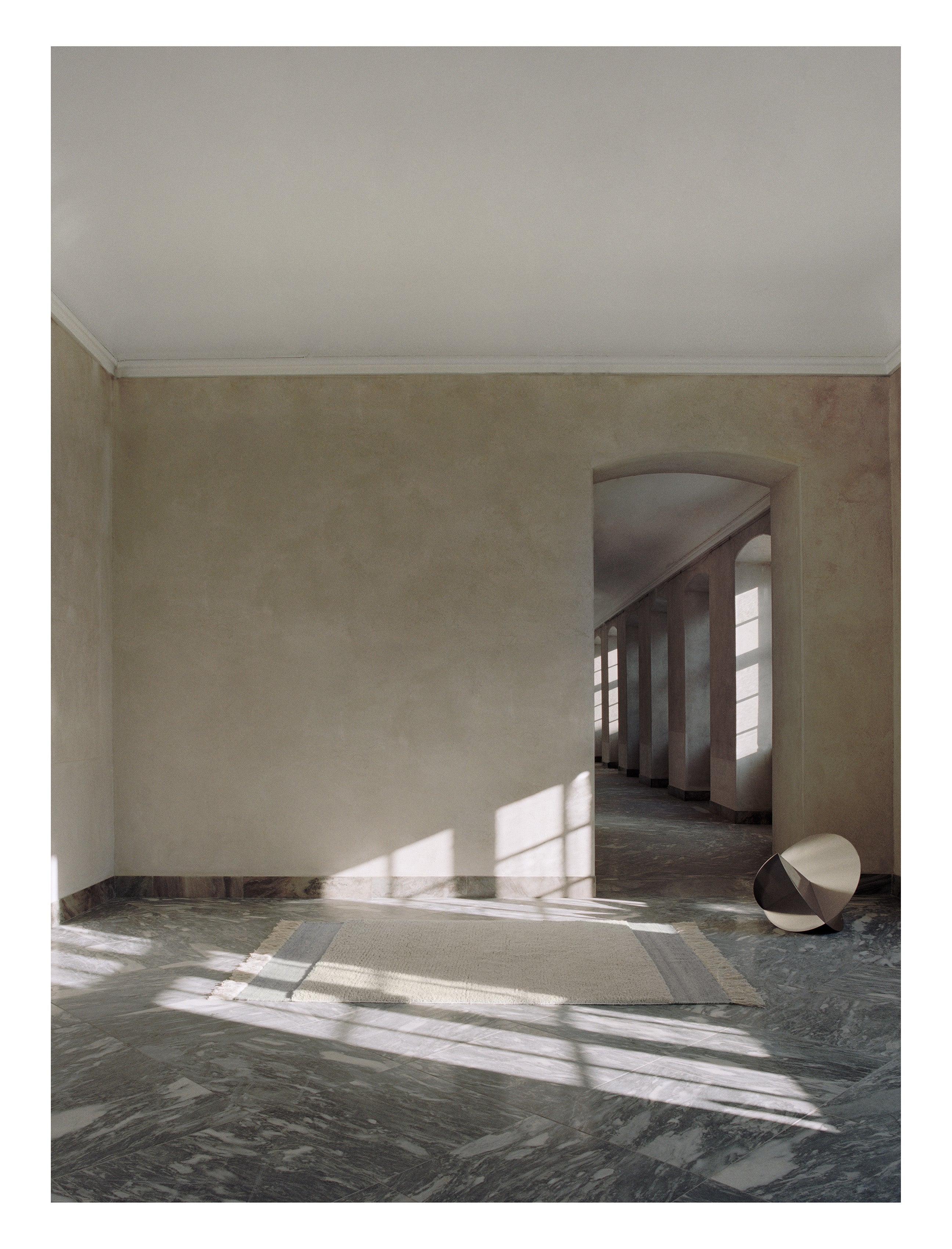 HUMBLE ACT rug broken white with gray