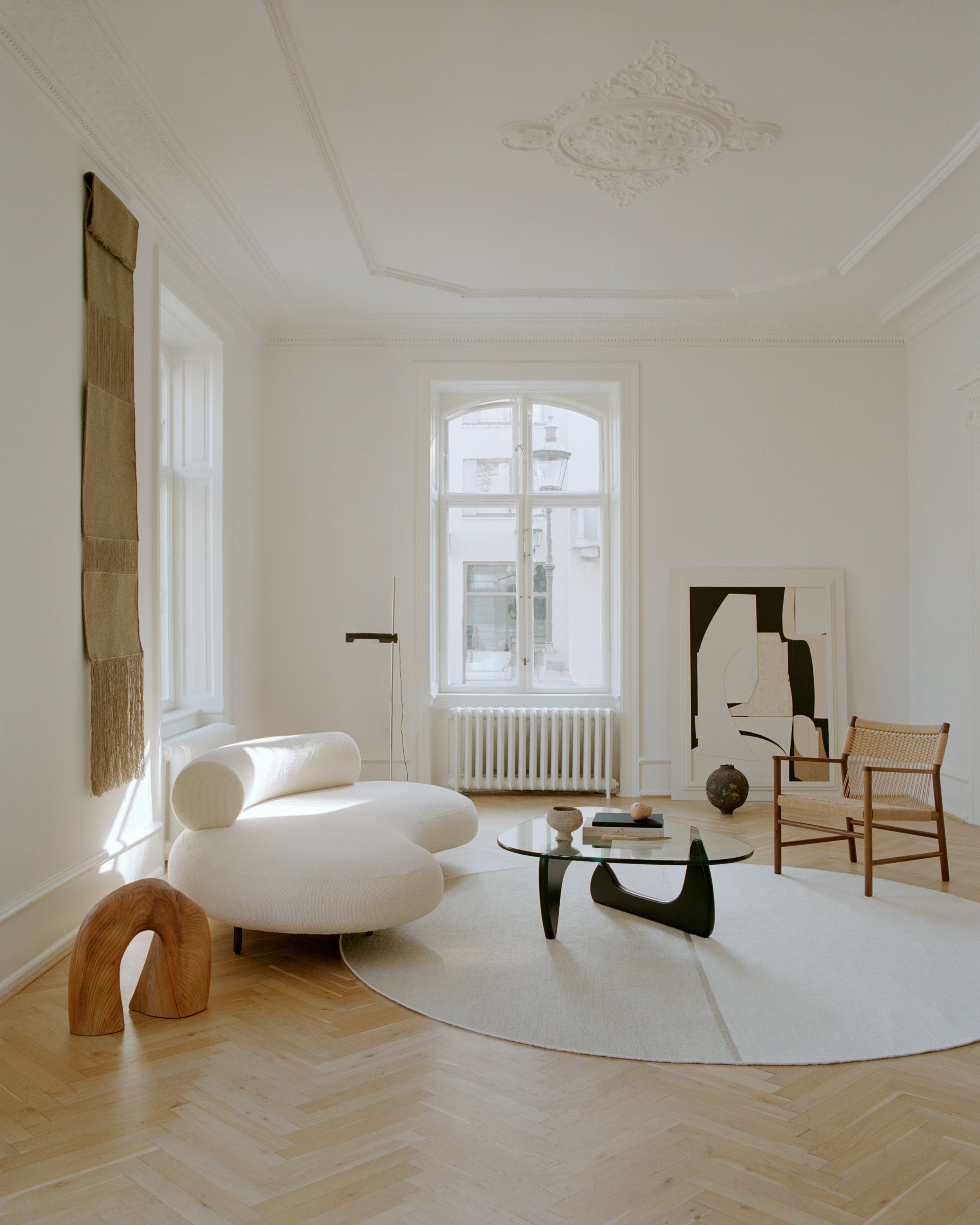 MAGNETIZE round rug beige